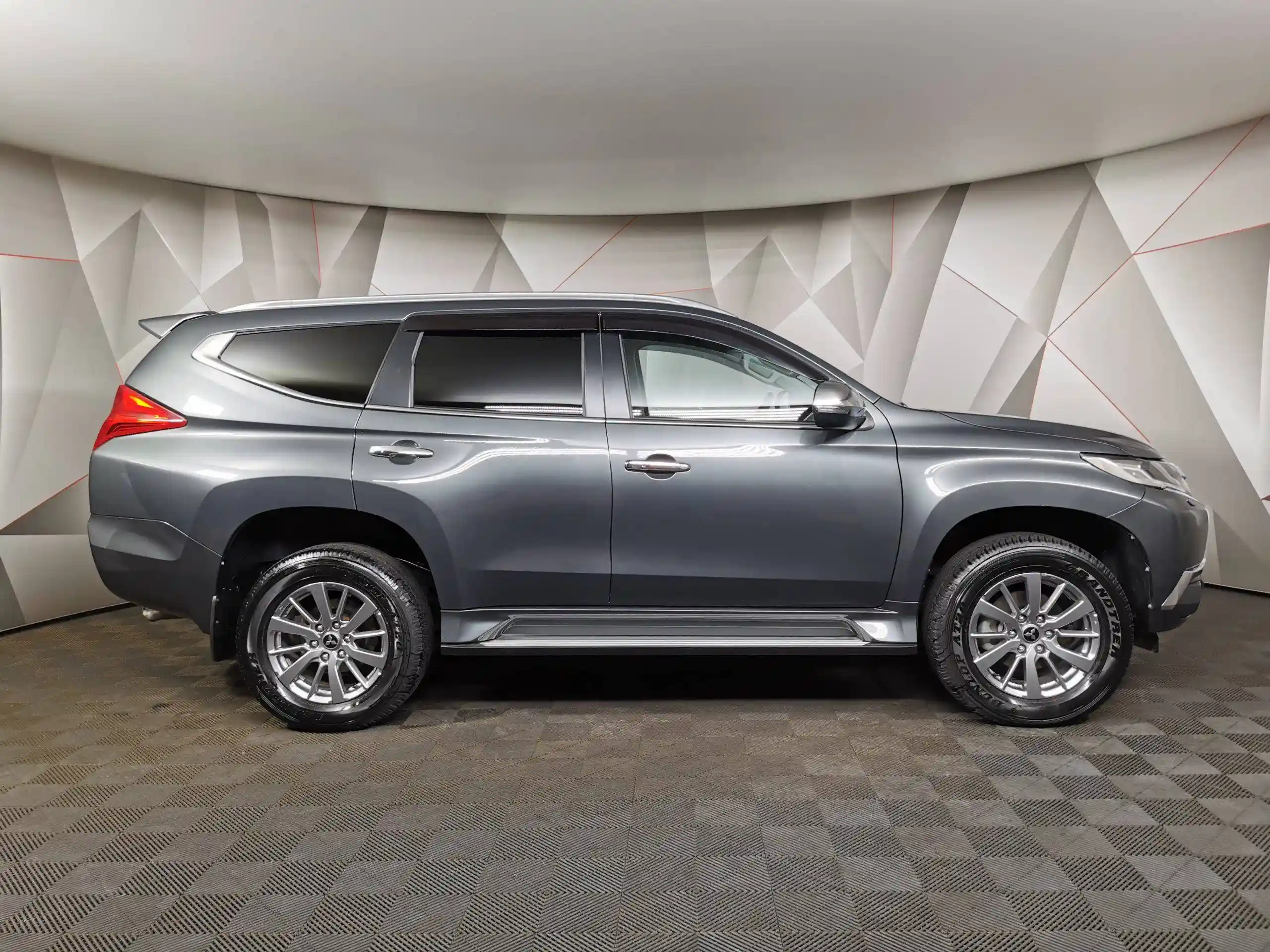 Mitsubishi Pajero Sport 2019