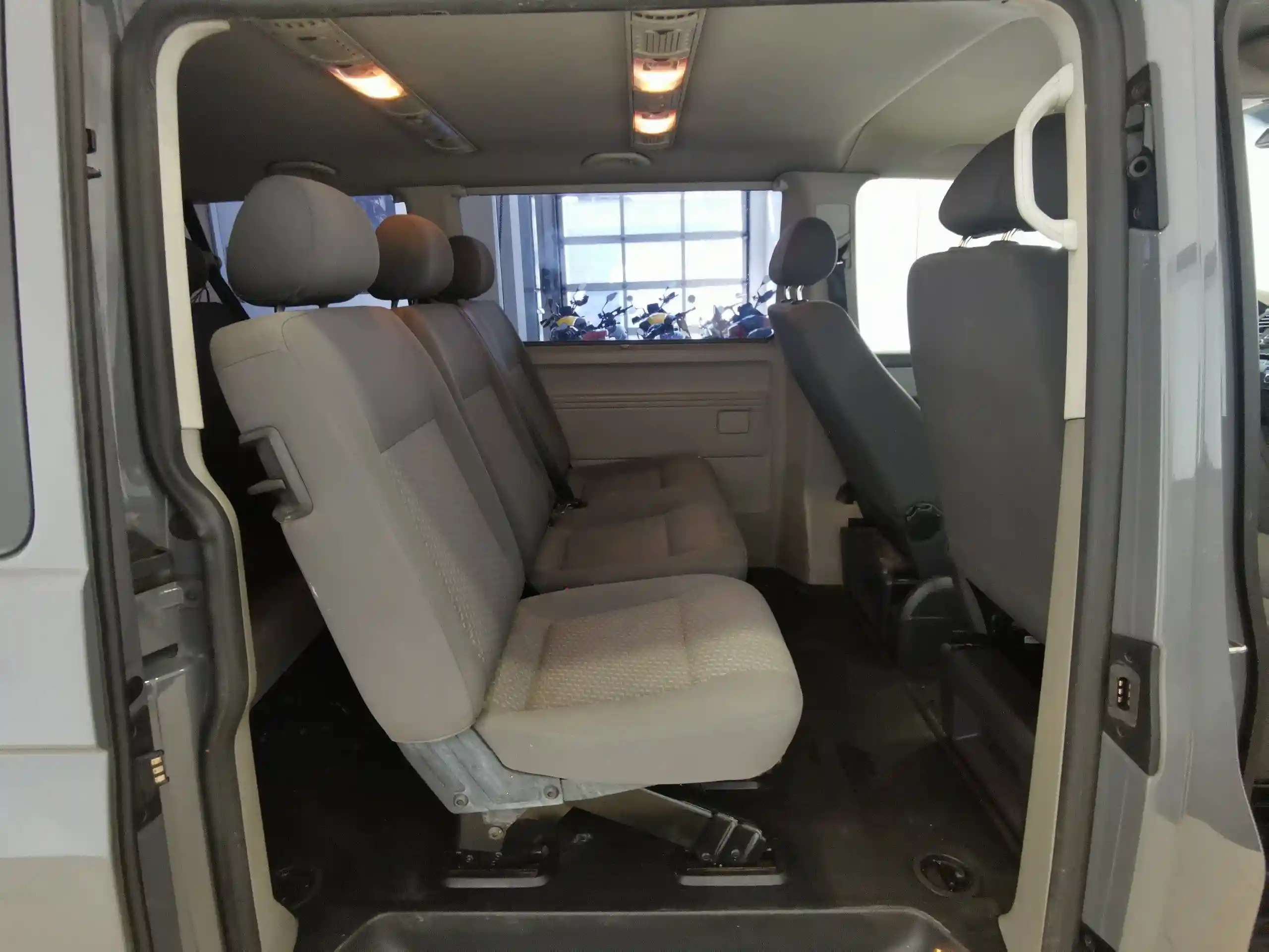 Volkswagen Caravelle 2011