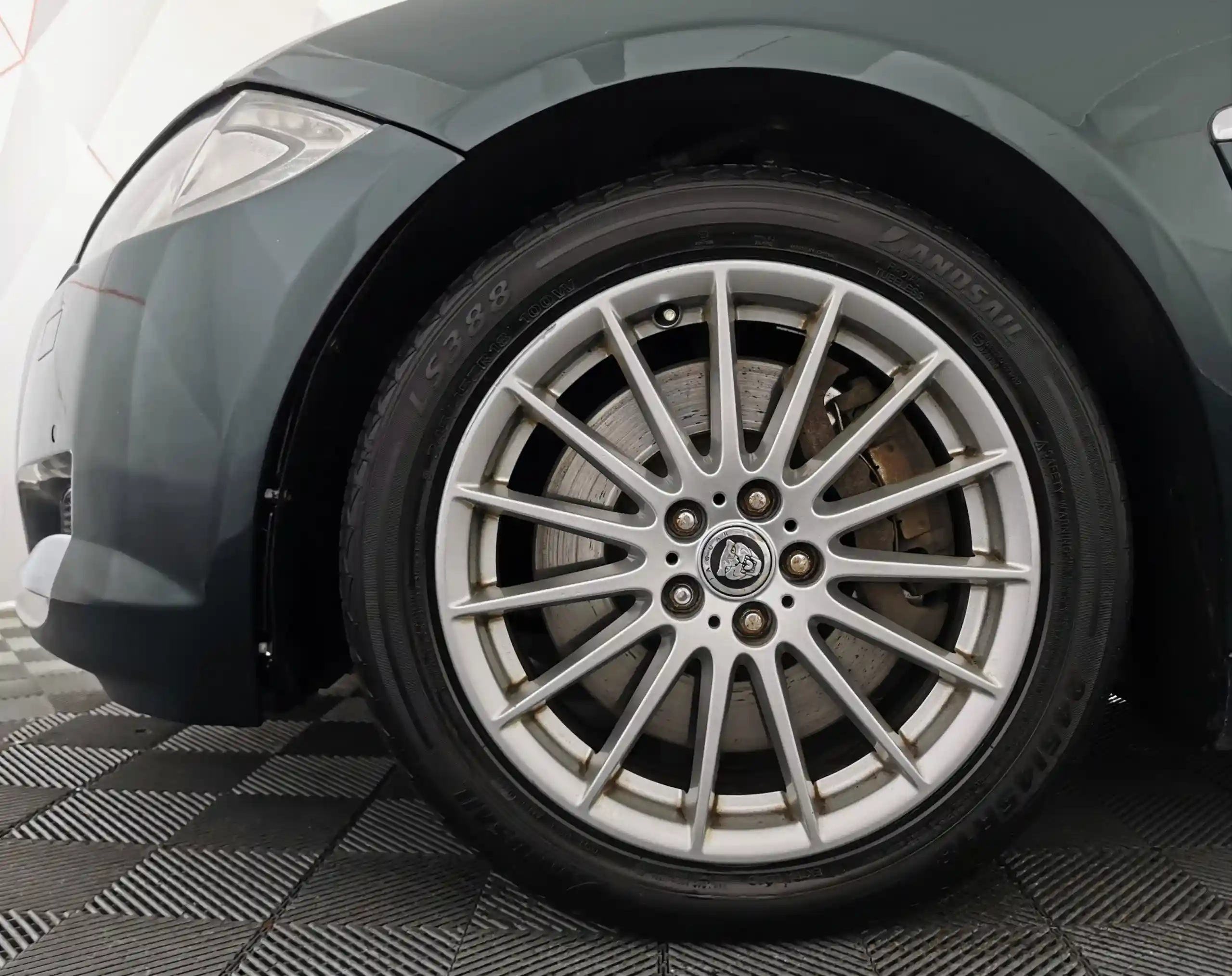 Jaguar XF 2013