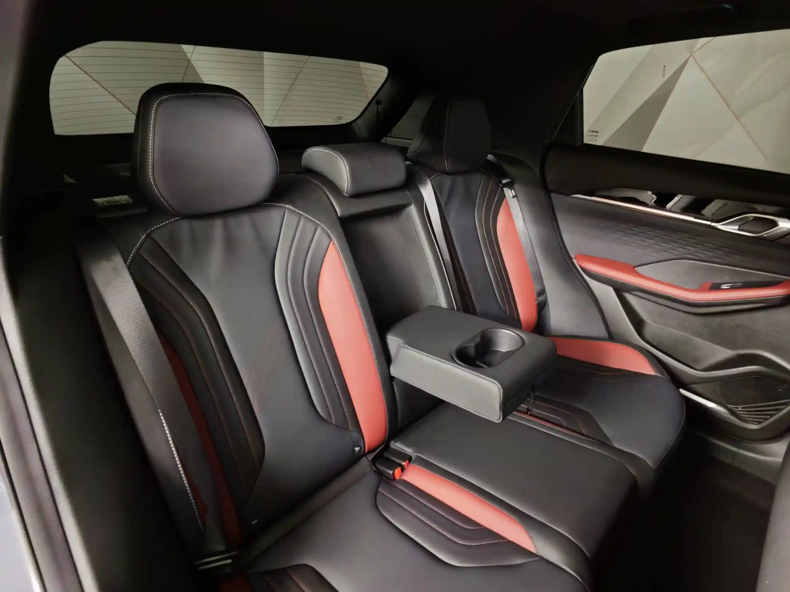 Geely Coolray 2024
