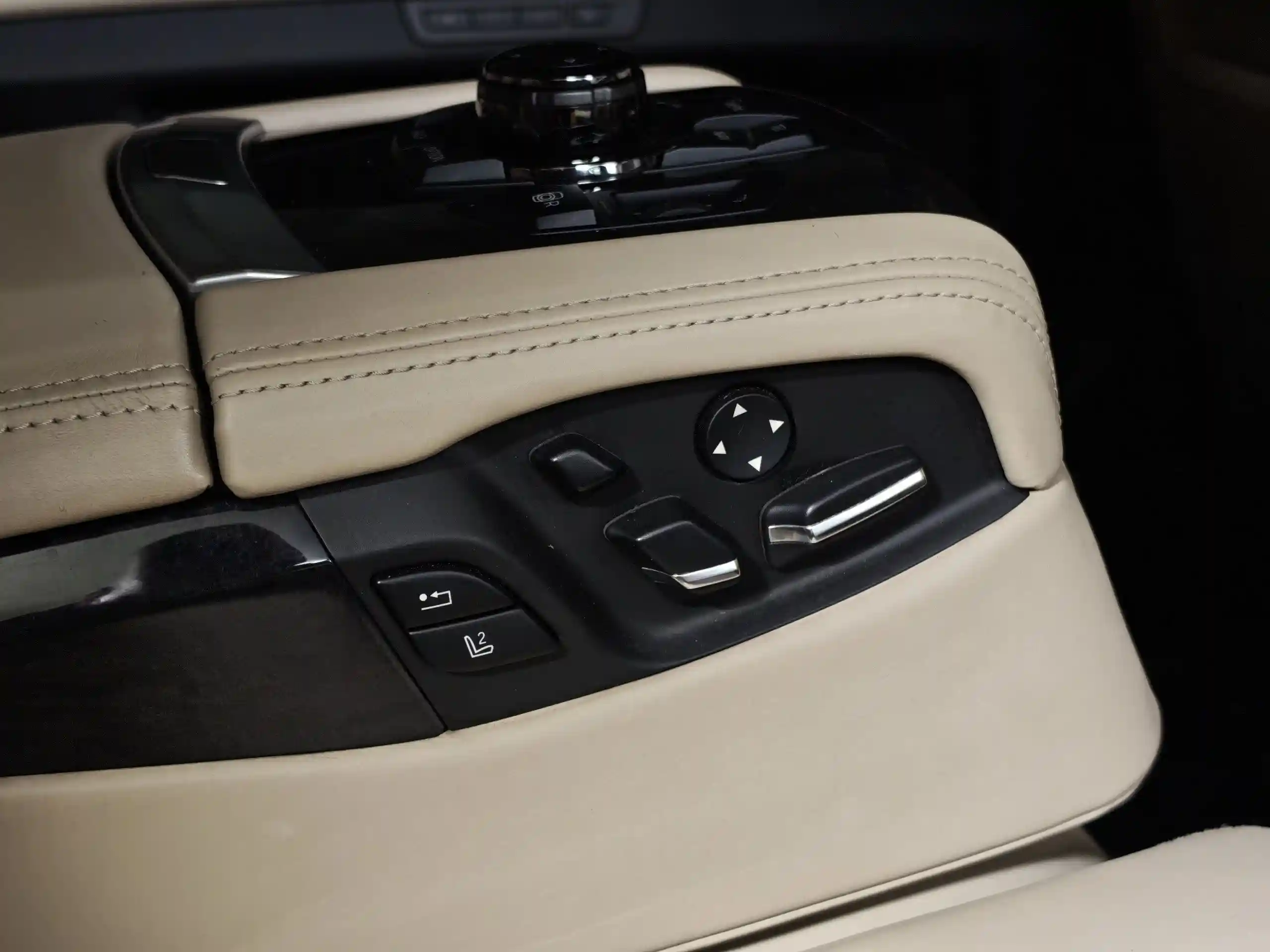 BMW 7 серия 2010