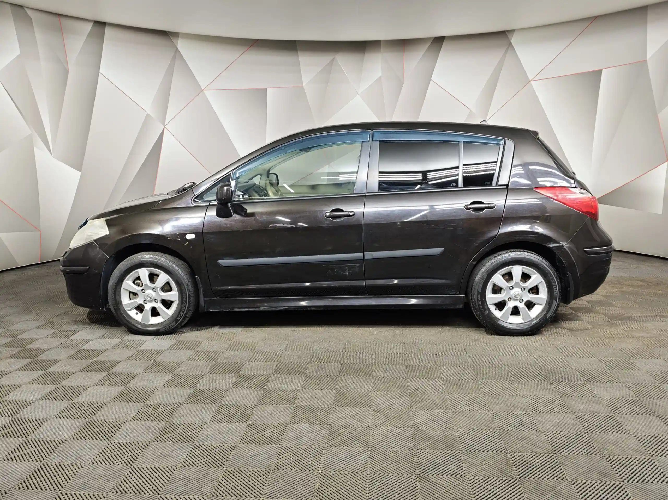 Nissan Tiida 2012
