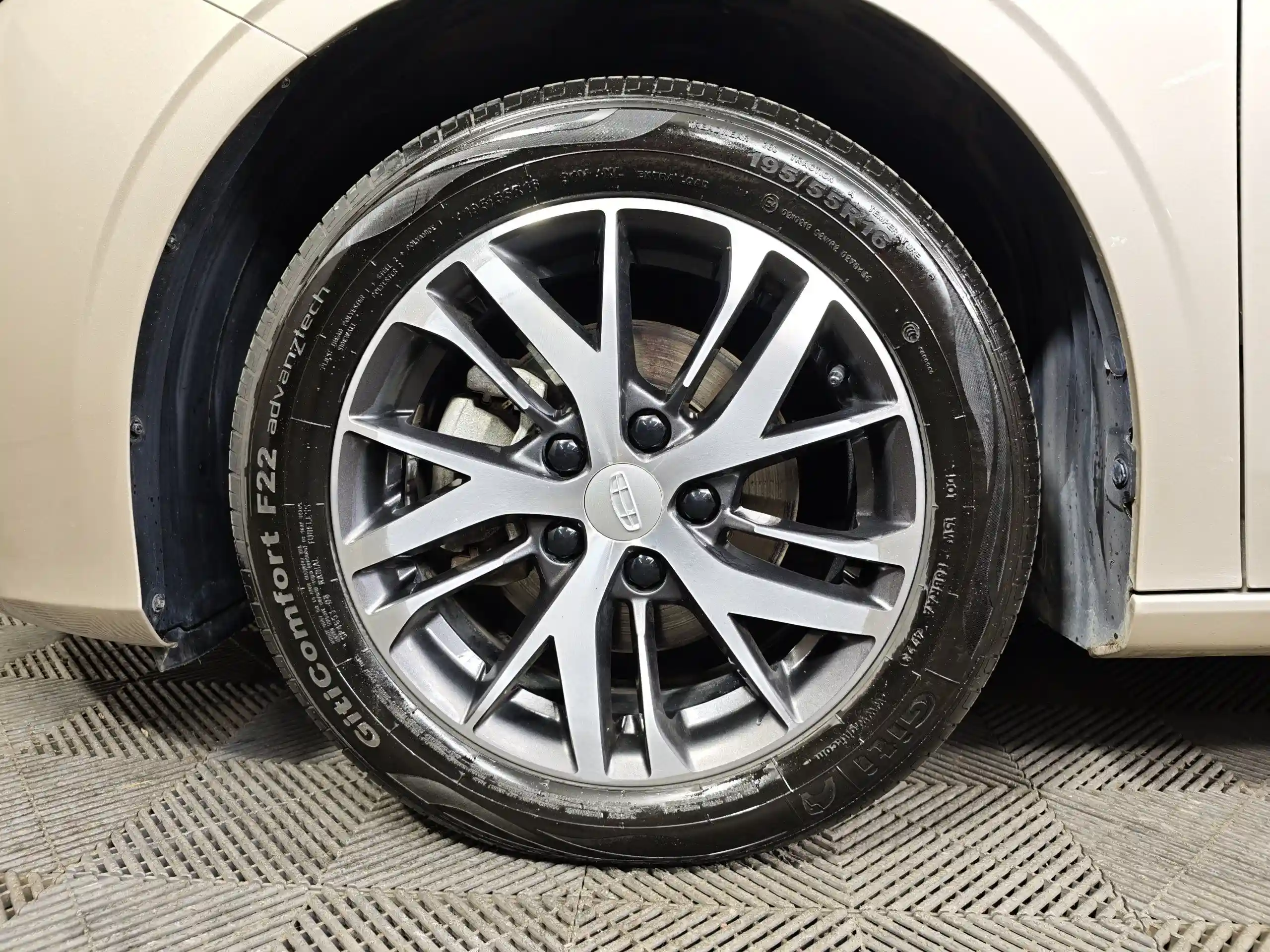 Geely Emgrand 2023