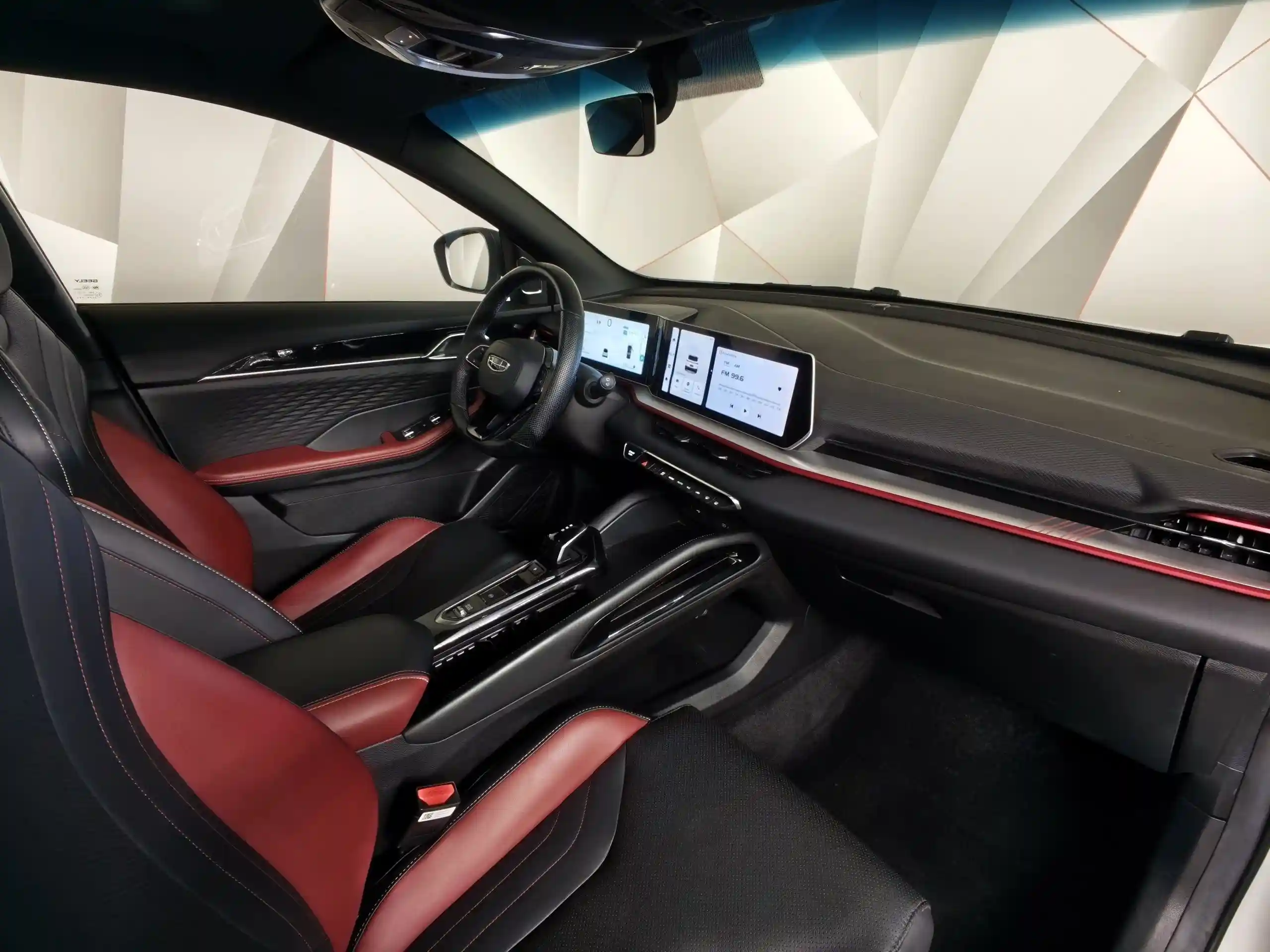 Geely Coolray 2023
