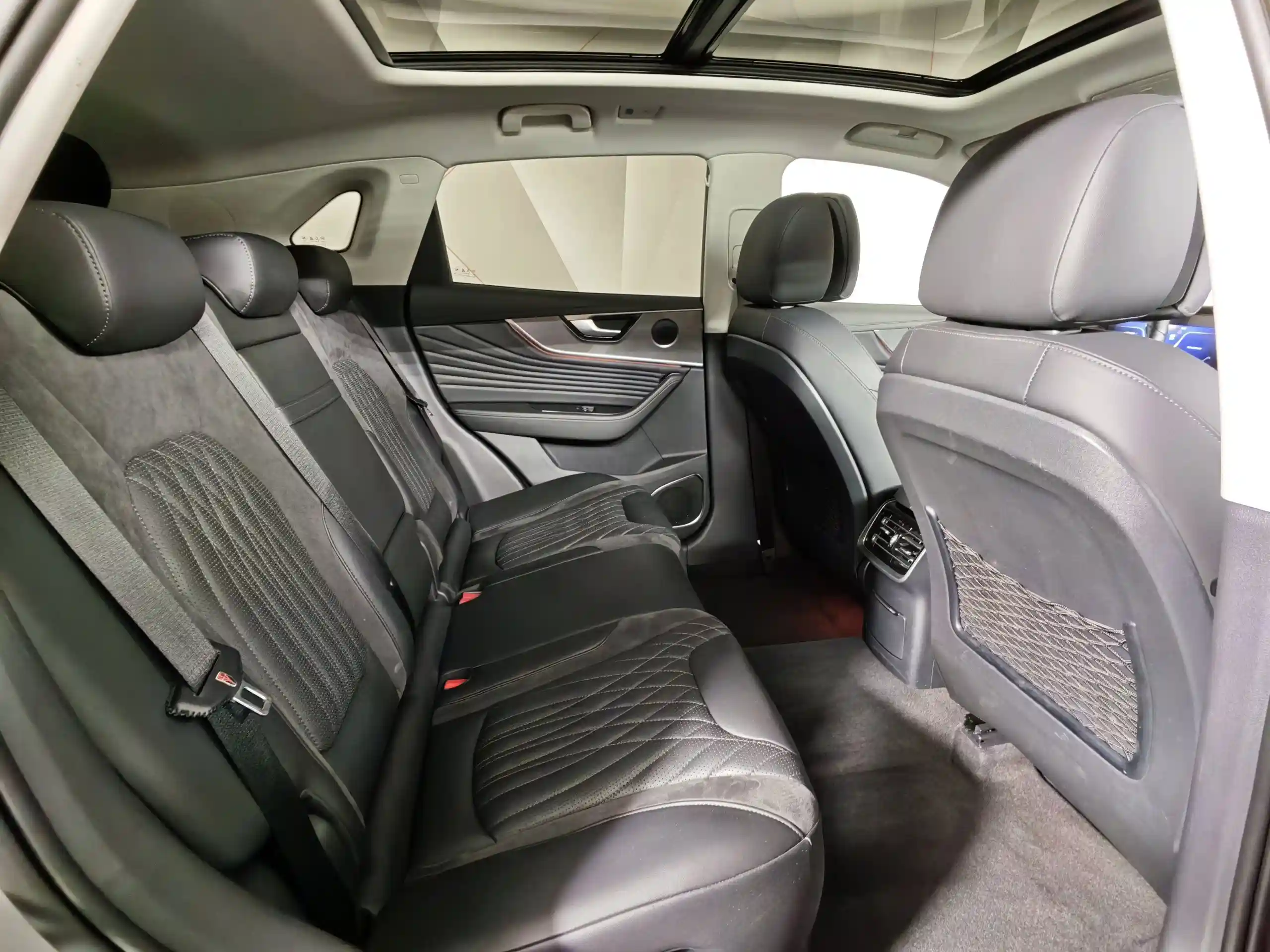Hongqi HS5 2023