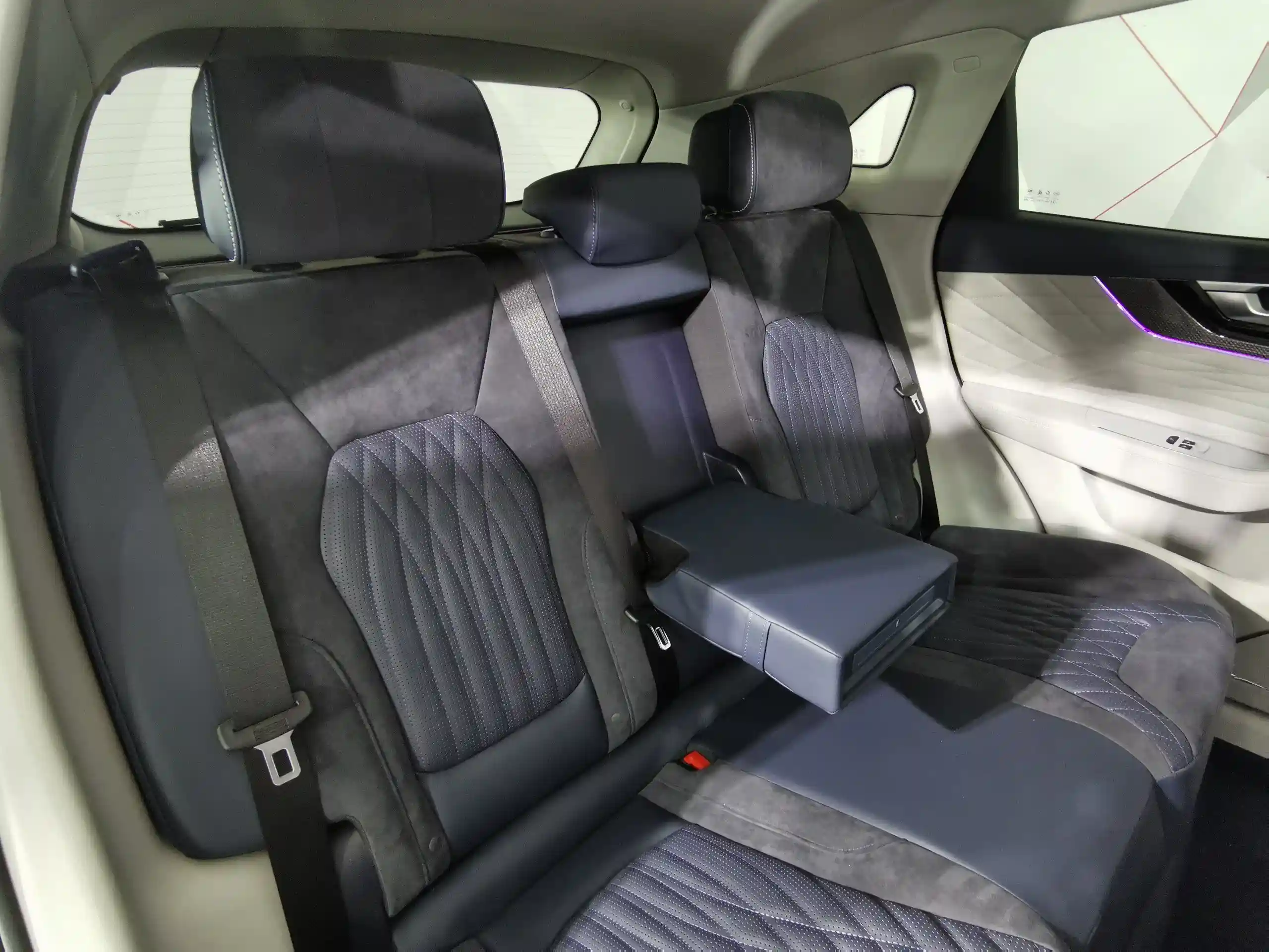 Hongqi HS5 2023