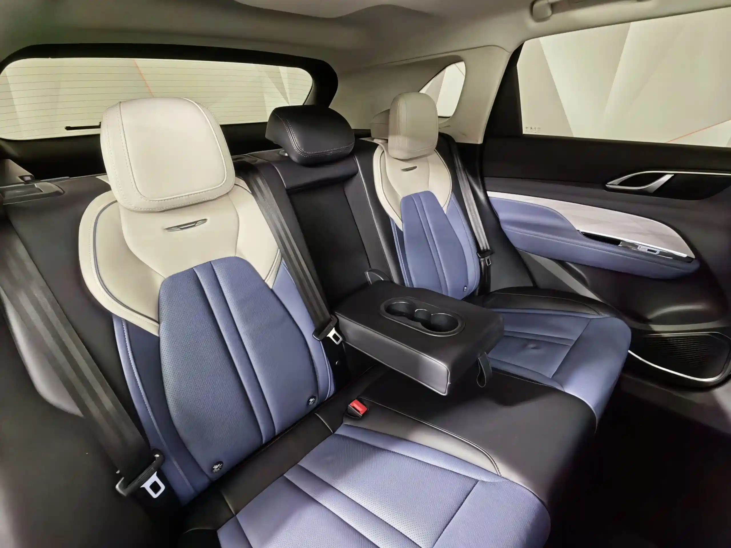 Hongqi HS3 2024