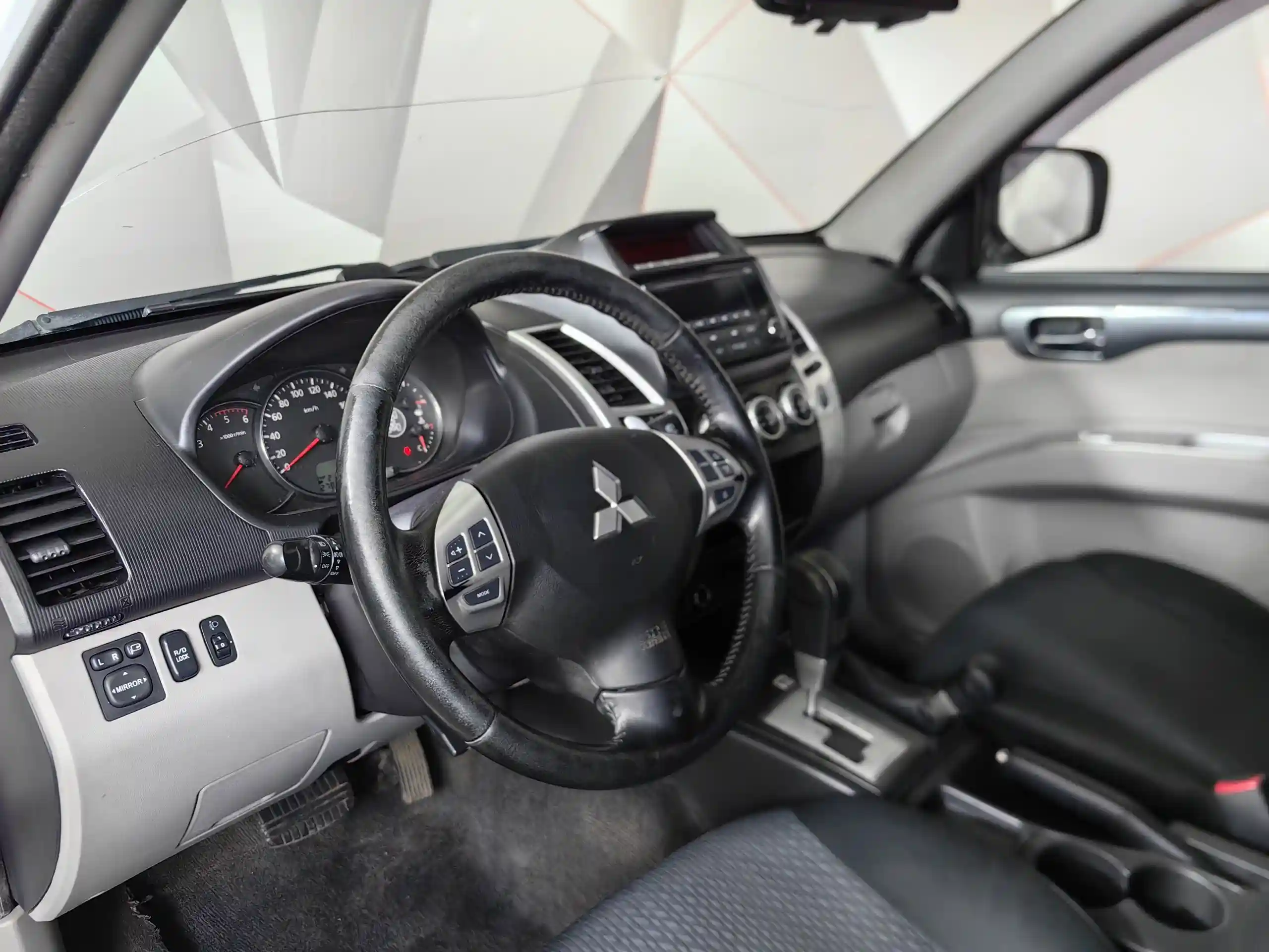 Mitsubishi Pajero Sport 2014