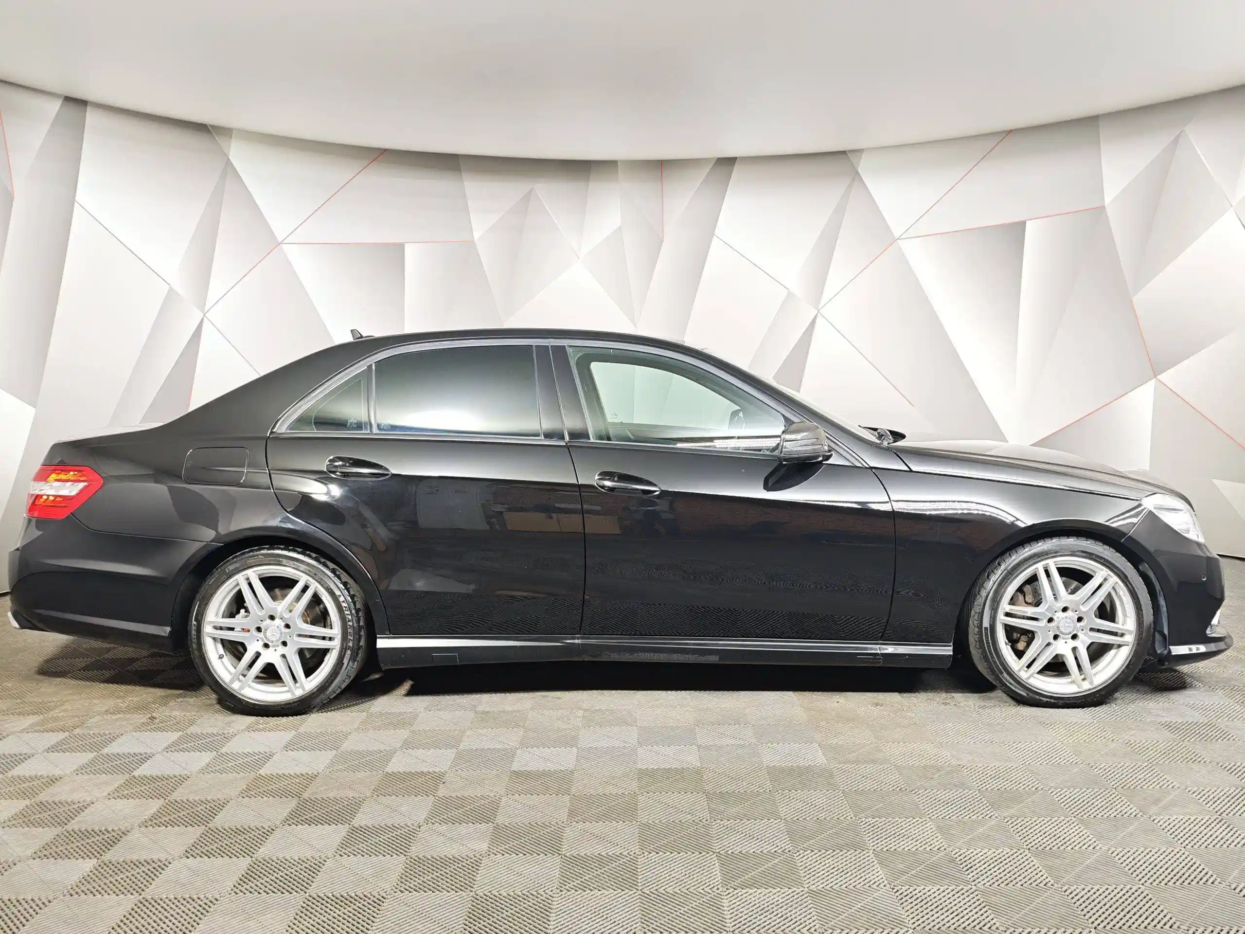 Mercedes-Benz E-Класс 2011