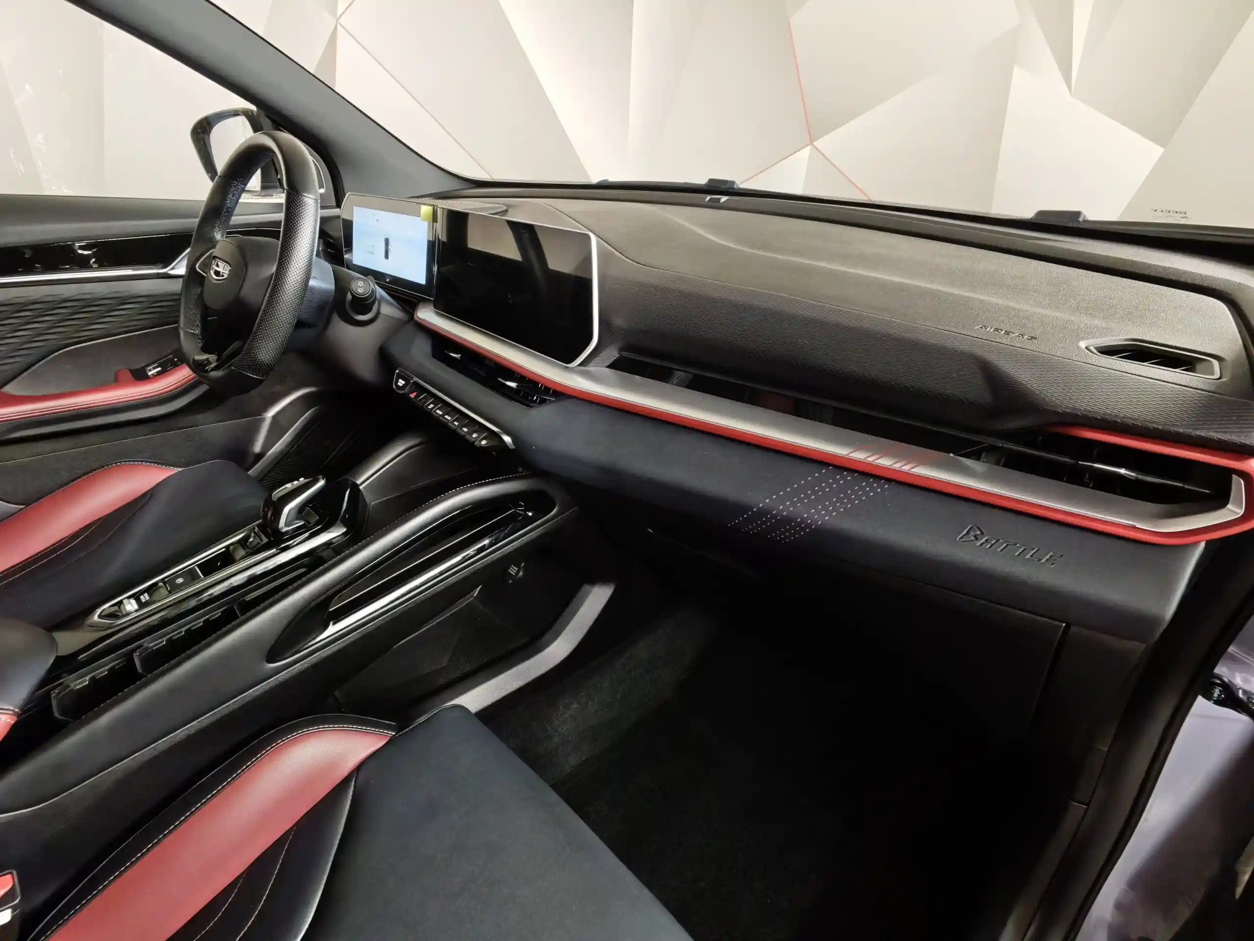 Geely Coolray 2023