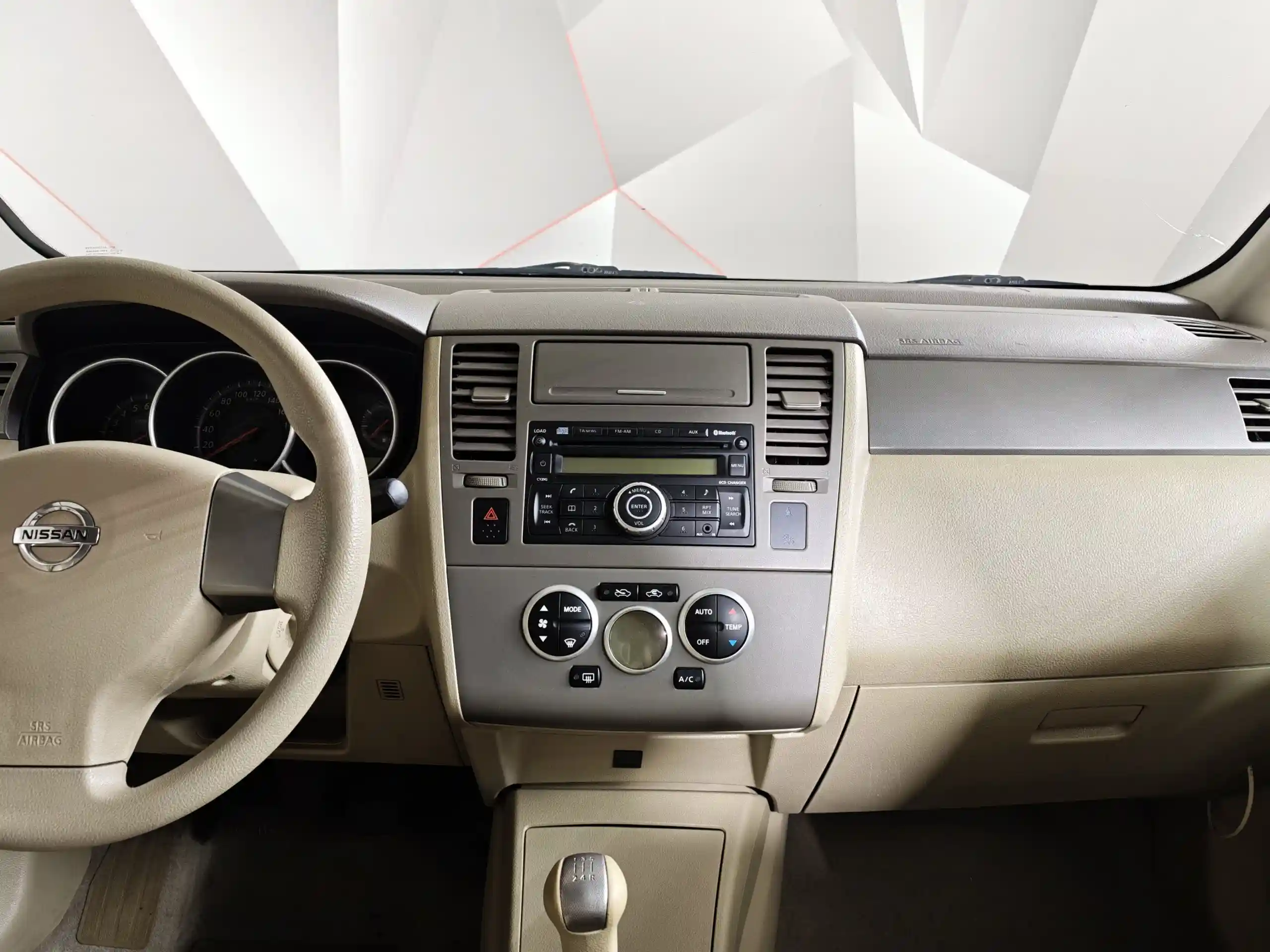 Nissan Tiida 2012