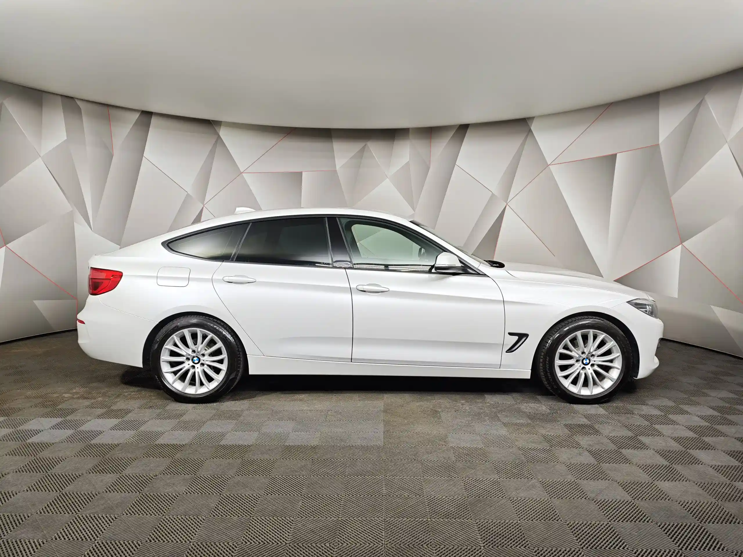 BMW 3 серия 2019