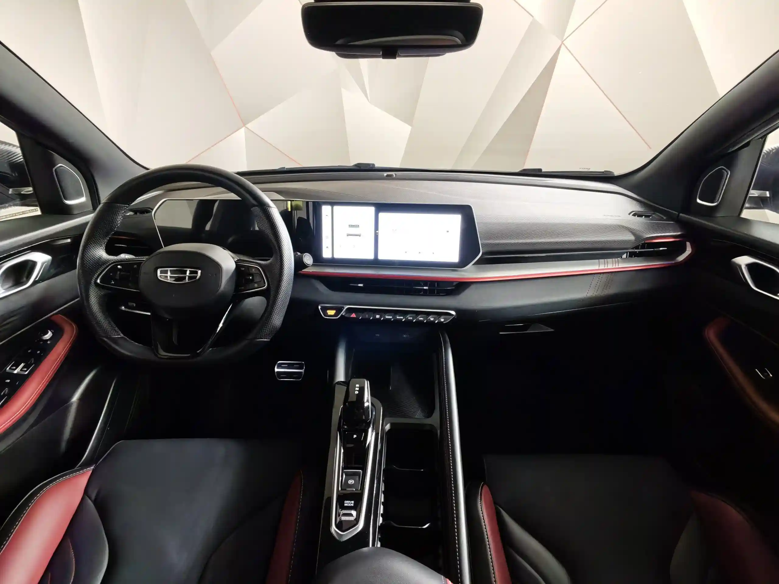 Geely Coolray 2023