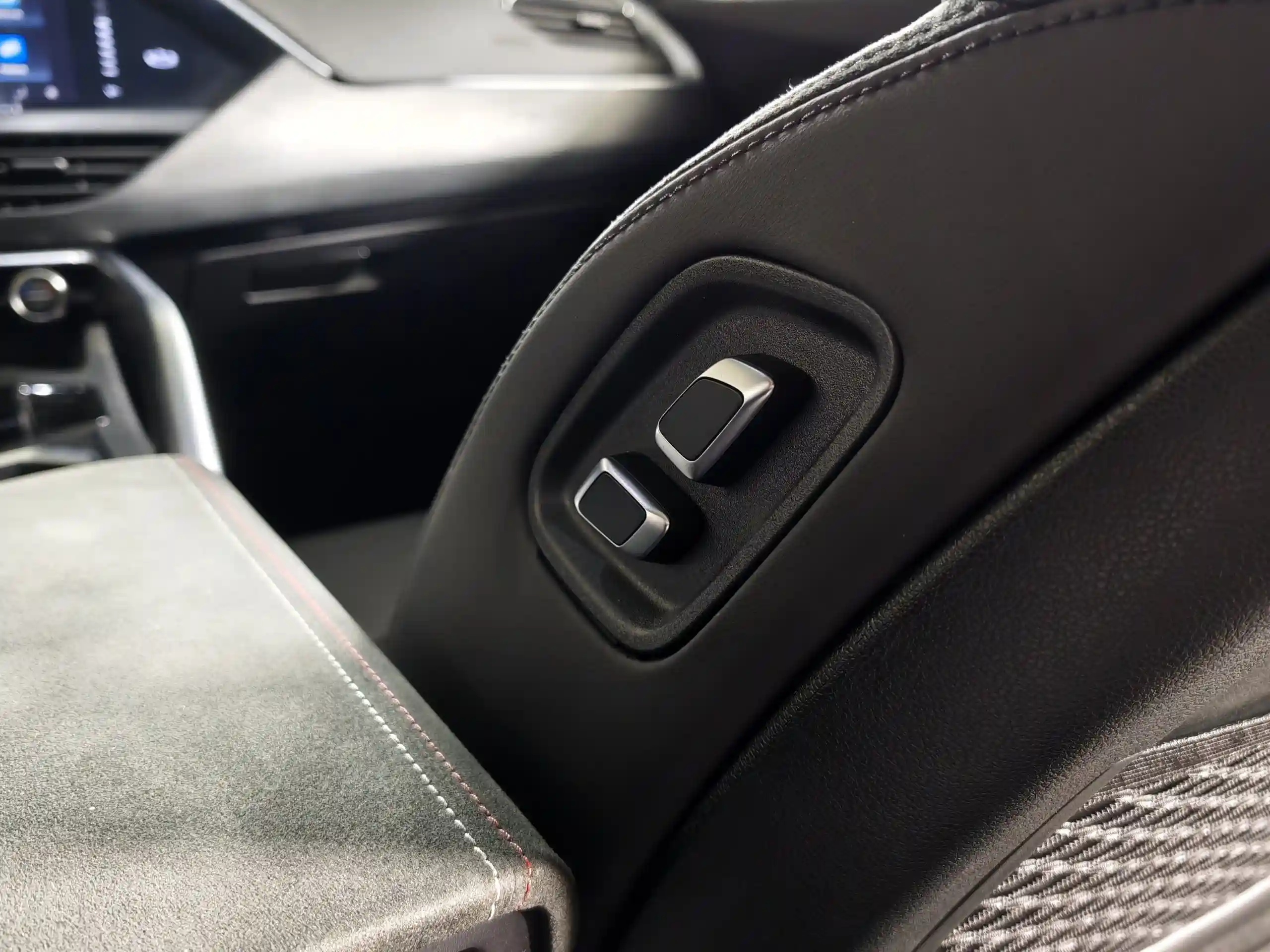 Geely Tugella 2022