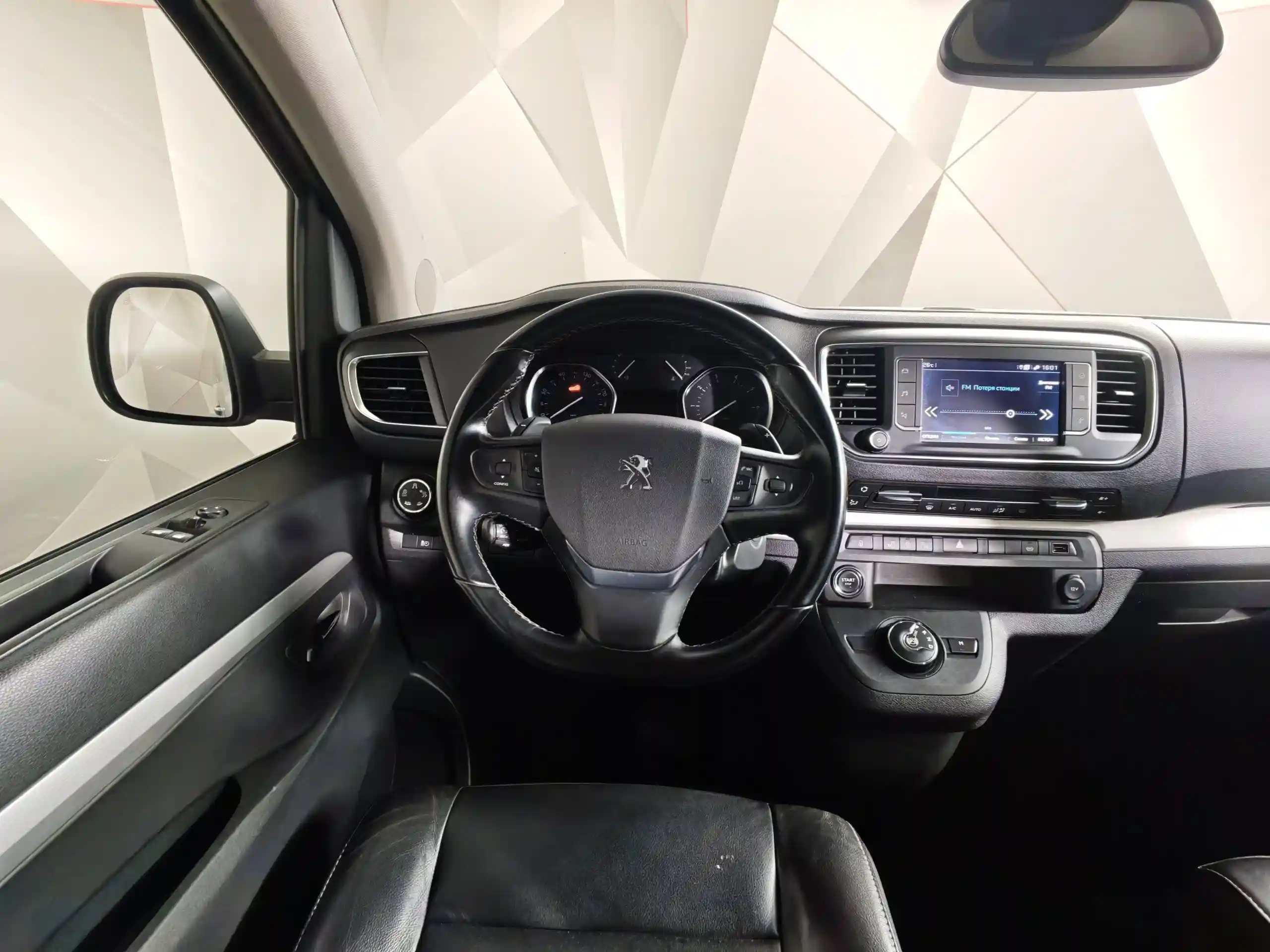 Peugeot Traveller Business 2020