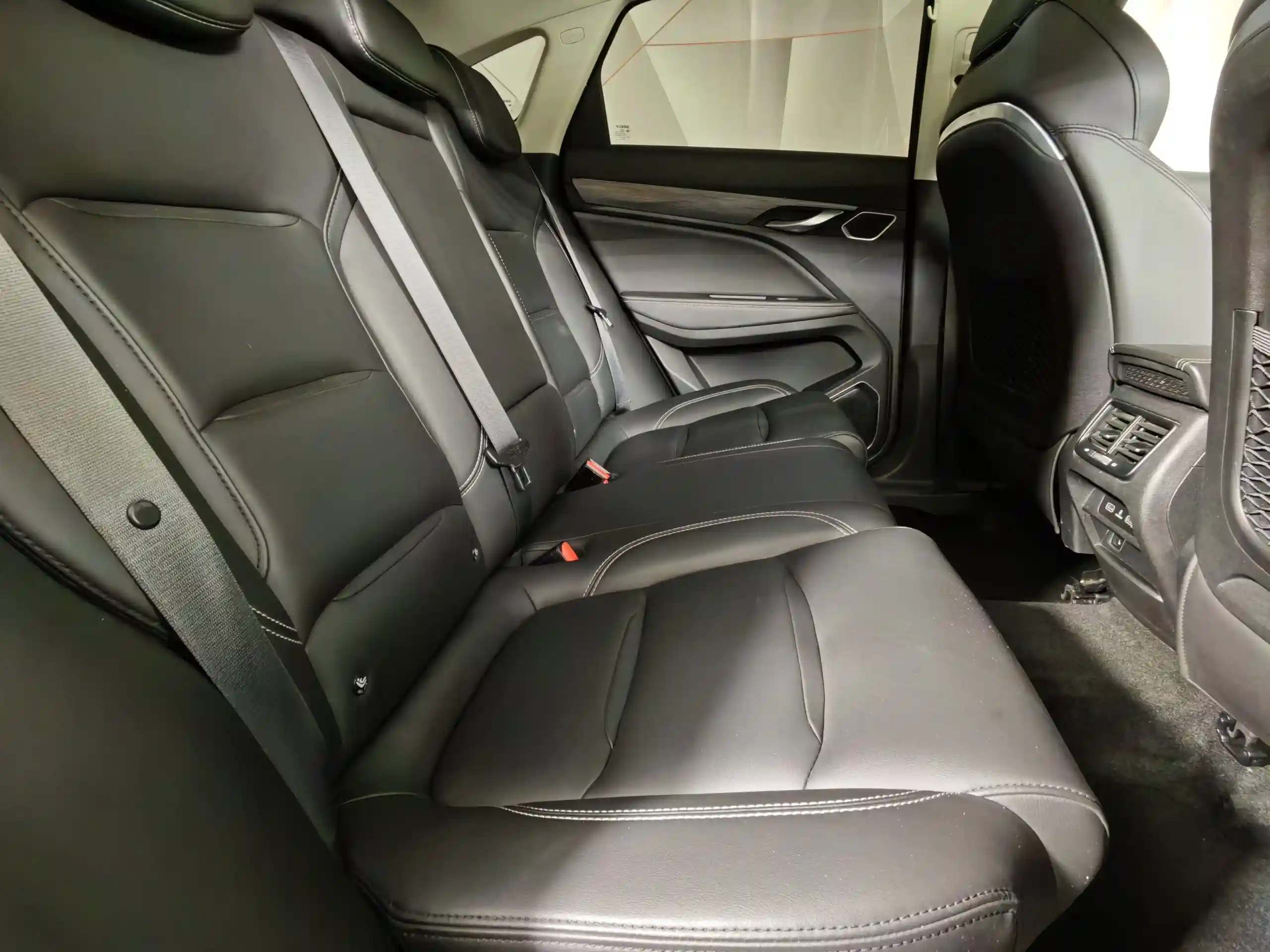 Geely Tugella 2021