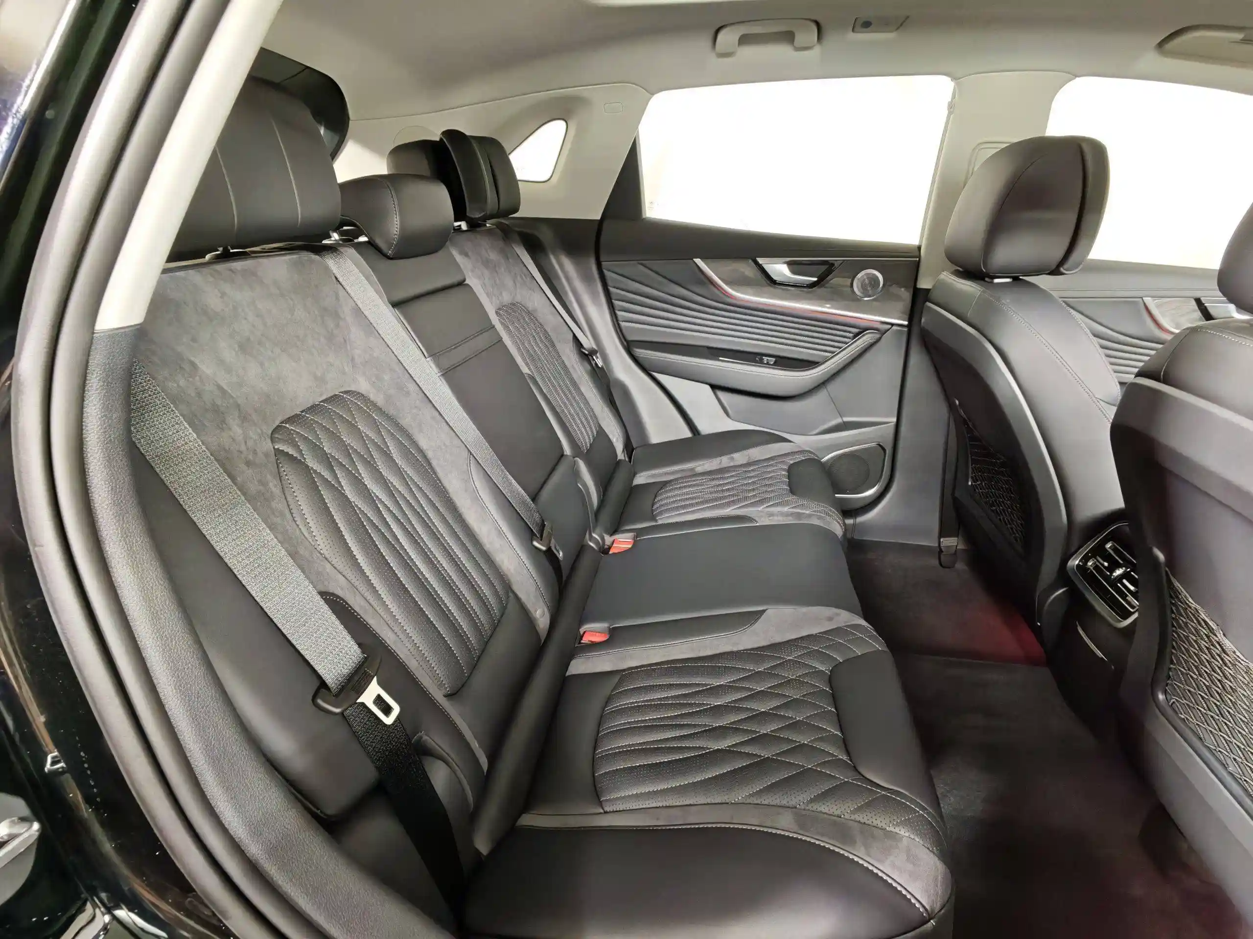 Hongqi HS5 2024