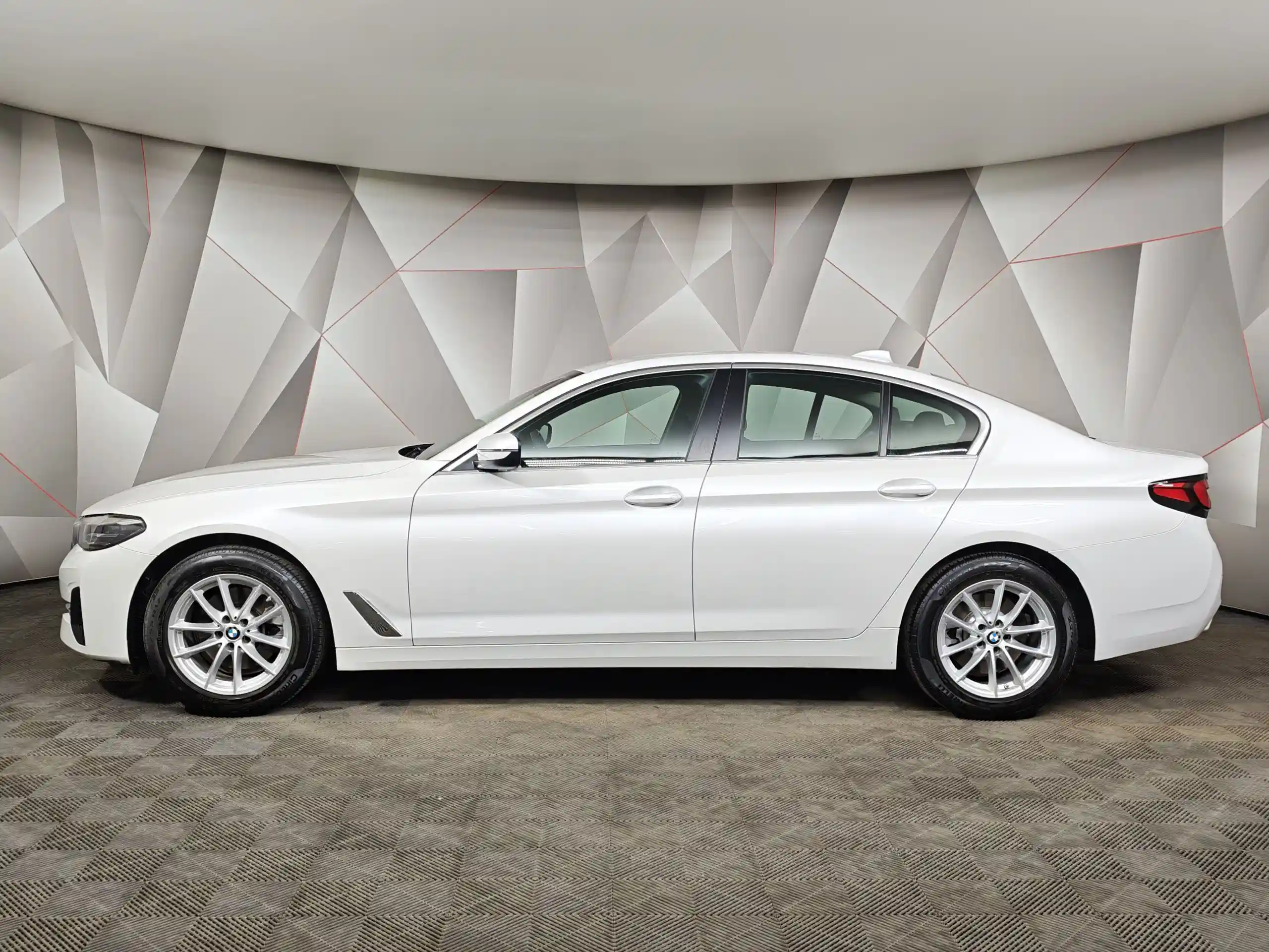 BMW 5 серия 2021