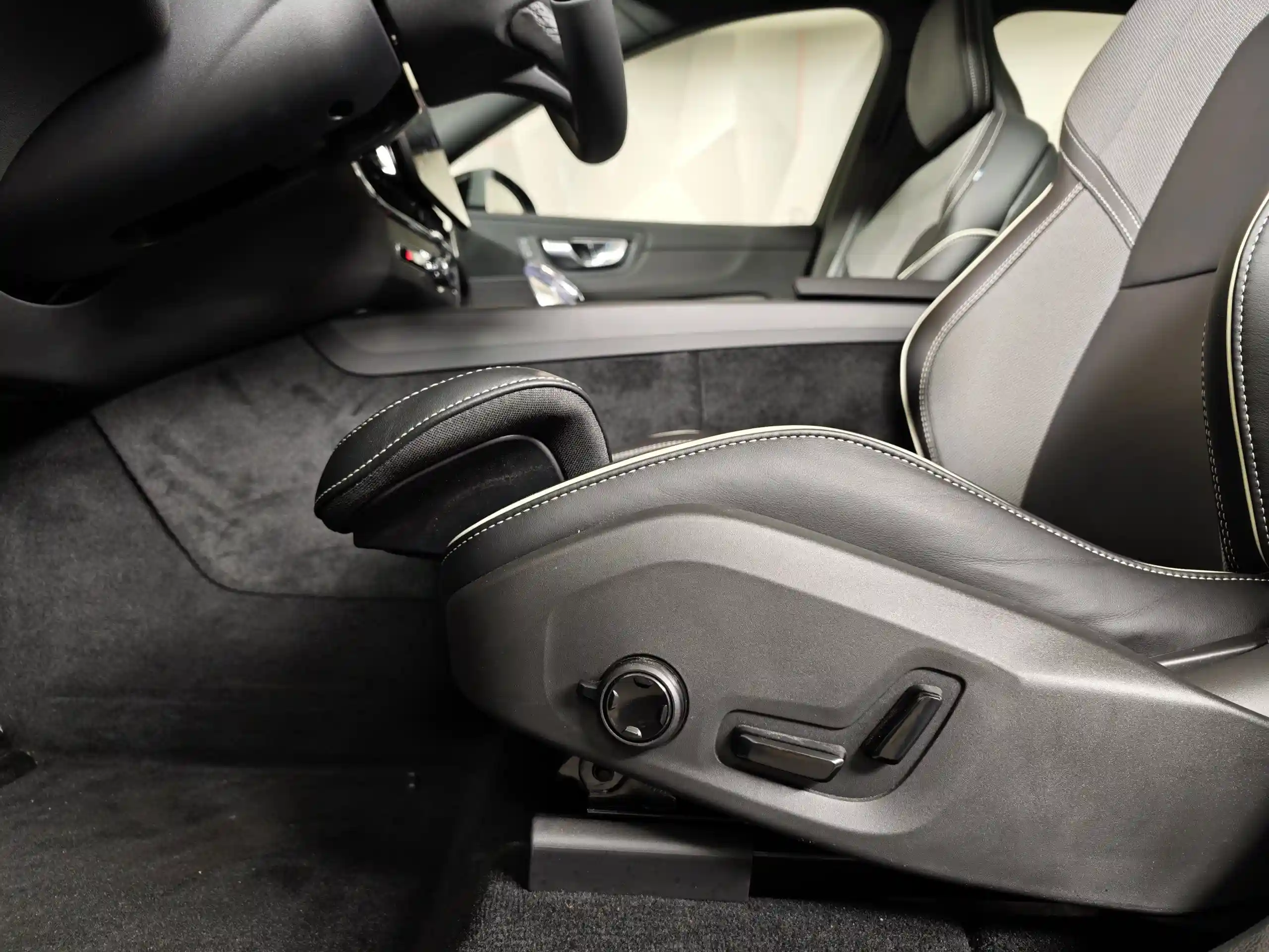 Volvo XC60 2025