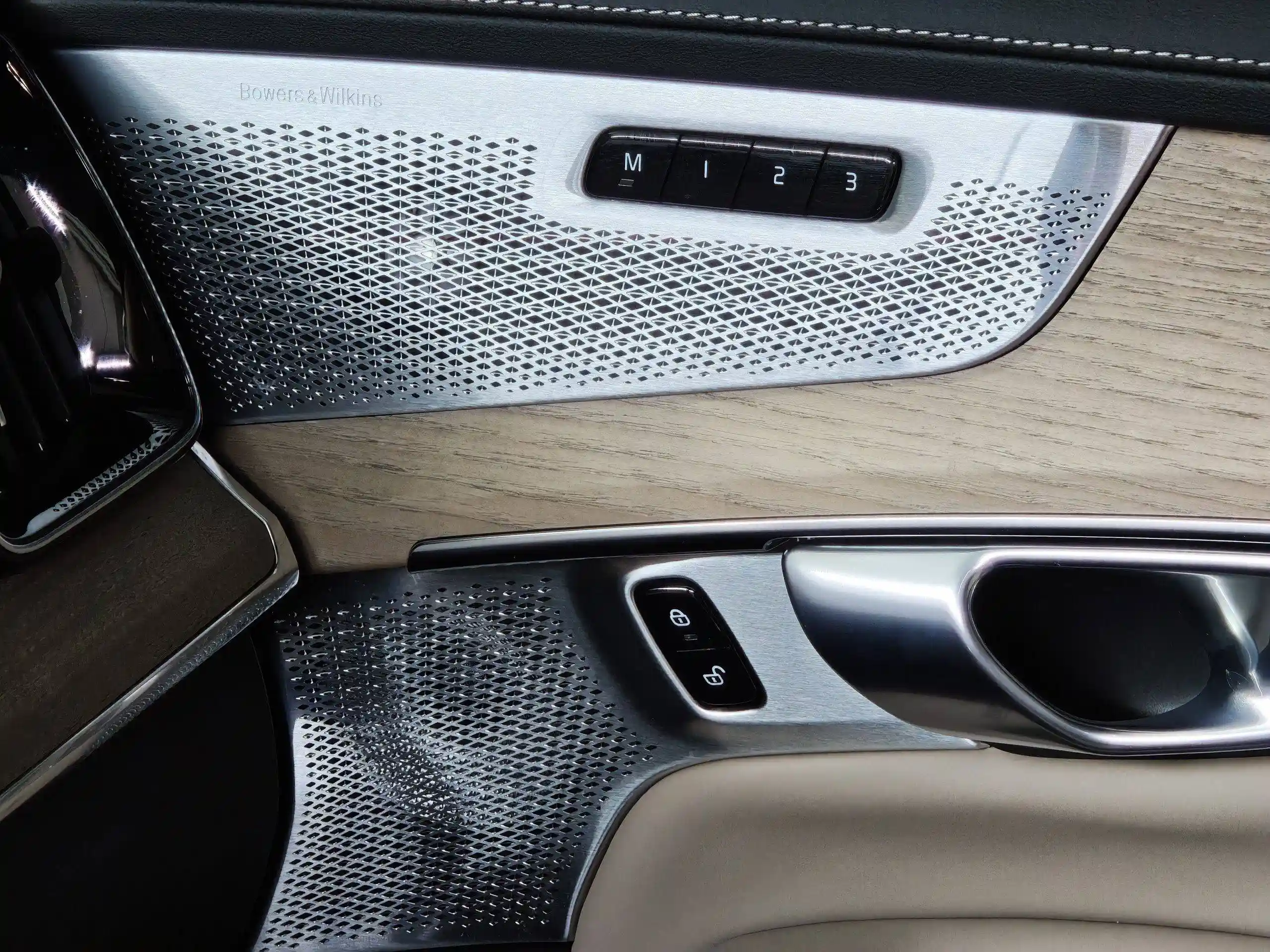 Volvo XC90 2025
