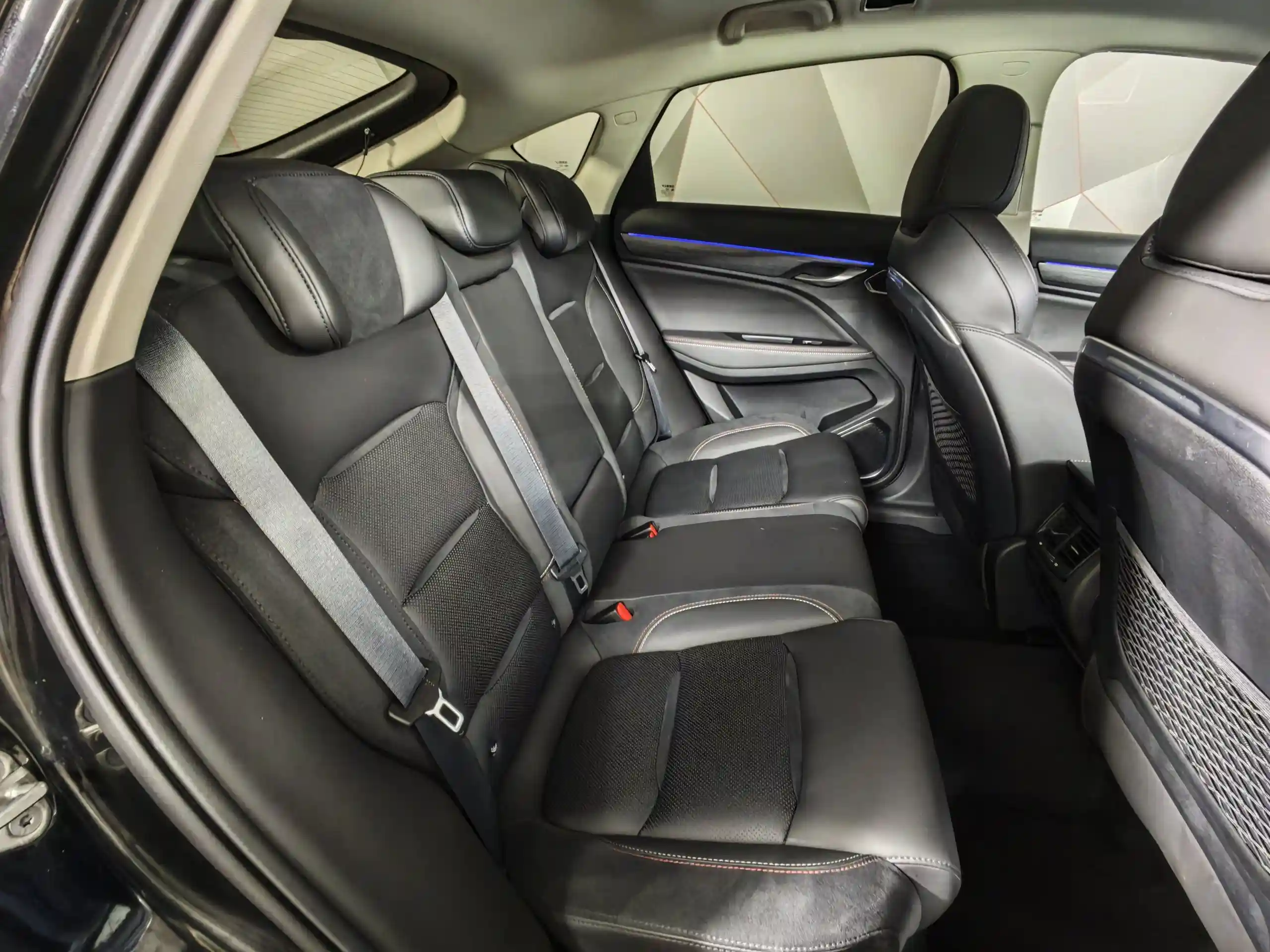 Geely Tugella 2022