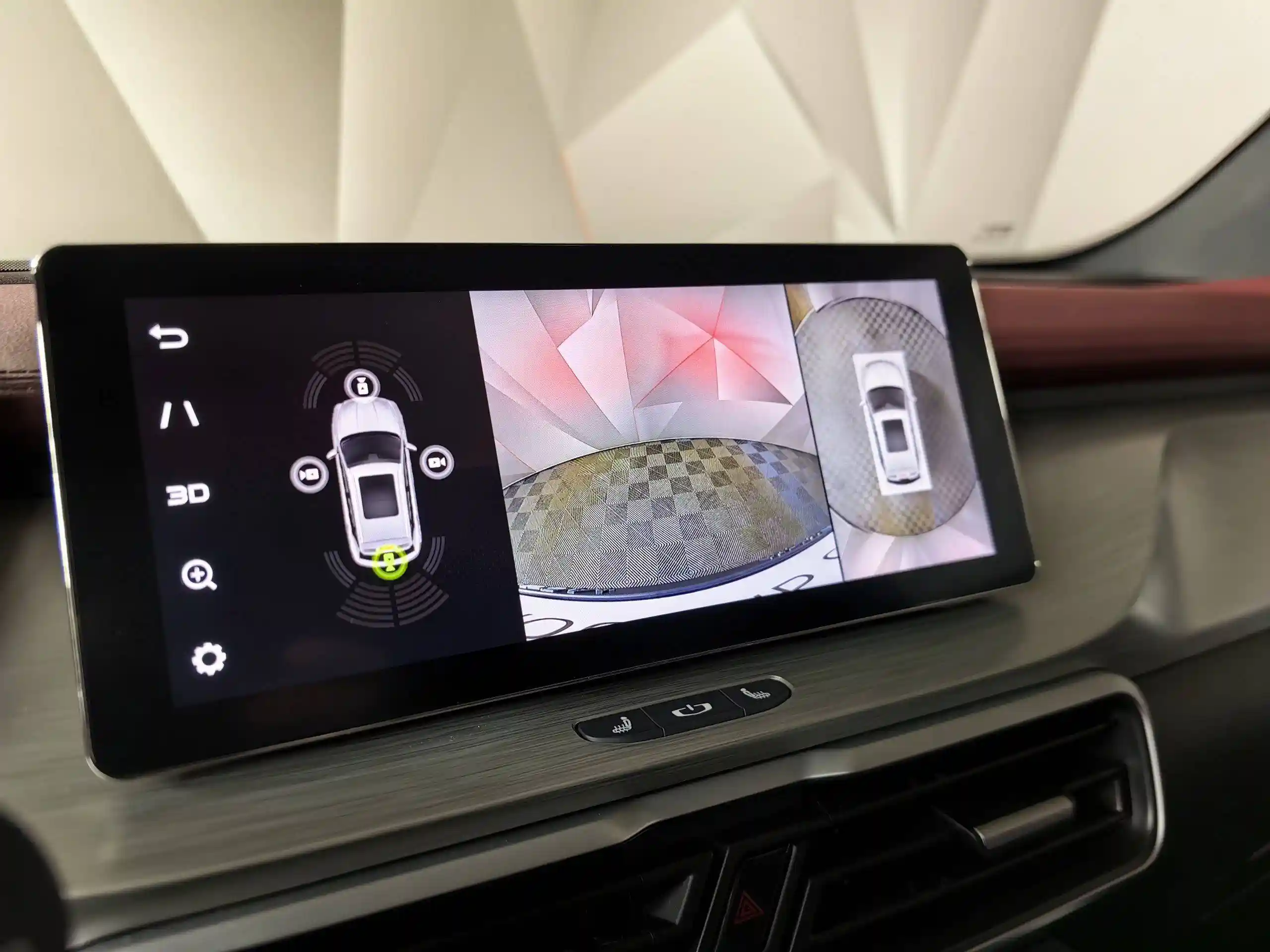 Geely Coolray 2024