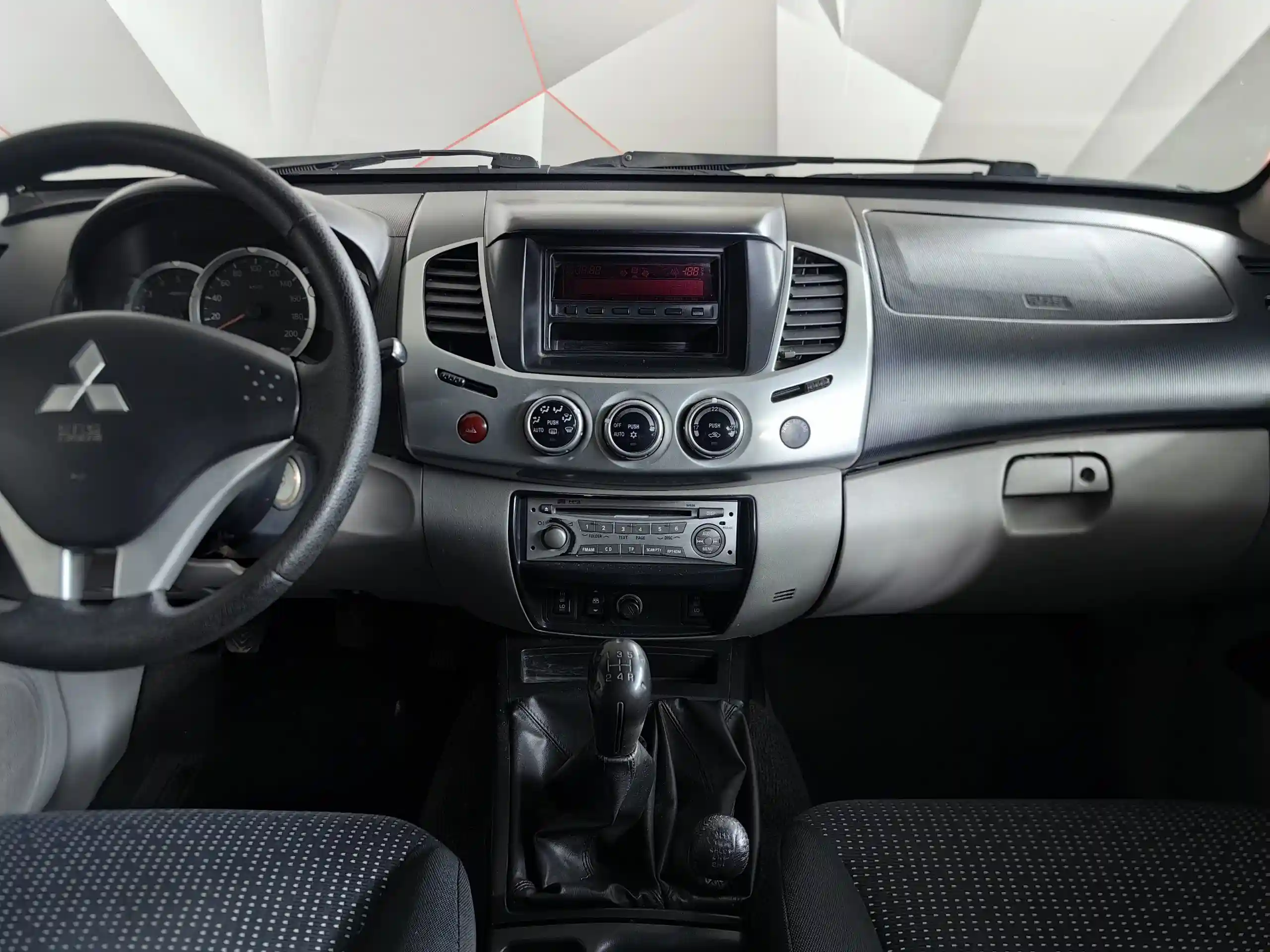 Mitsubishi L200 2010