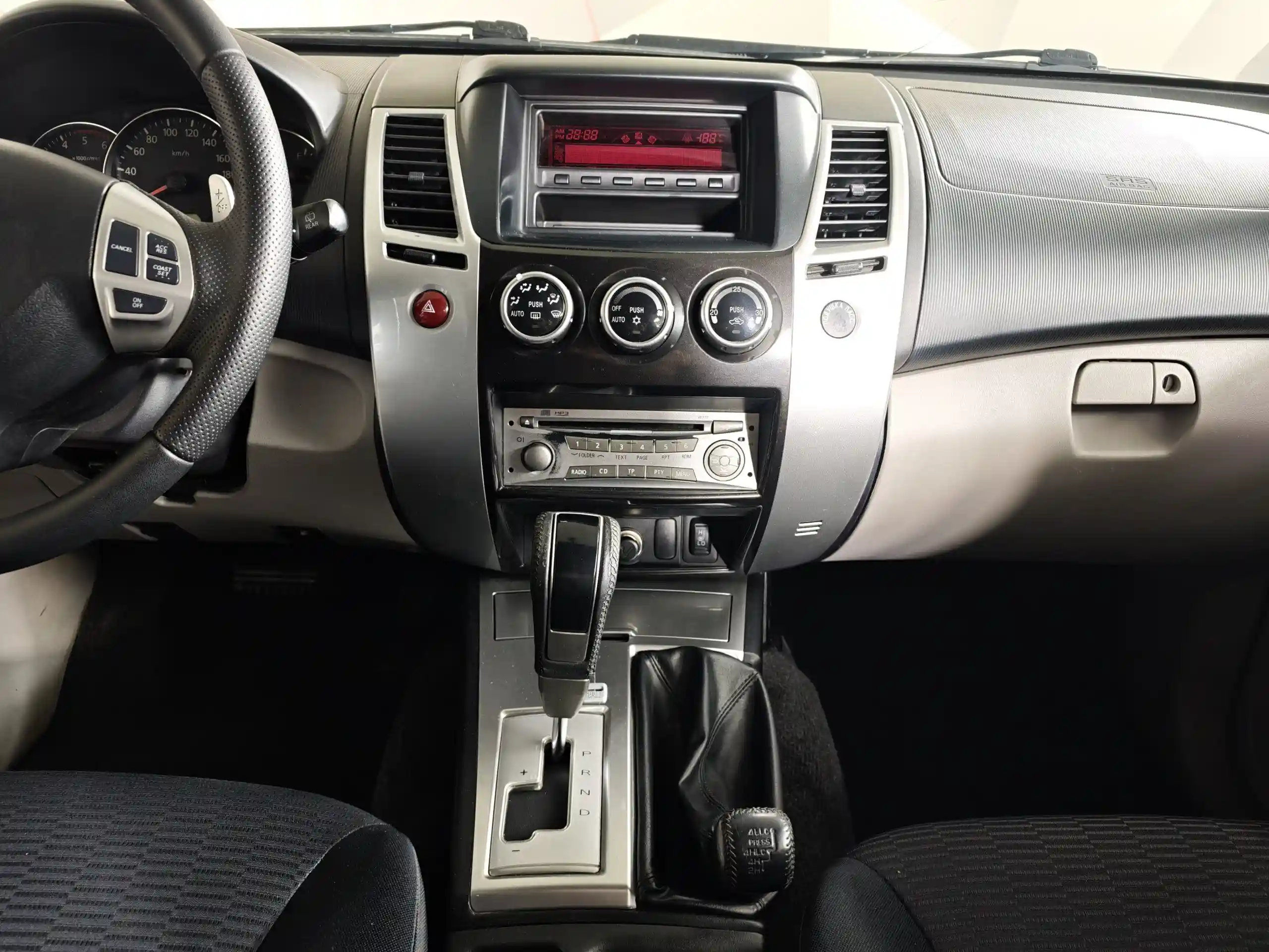 Mitsubishi Pajero Sport 2013