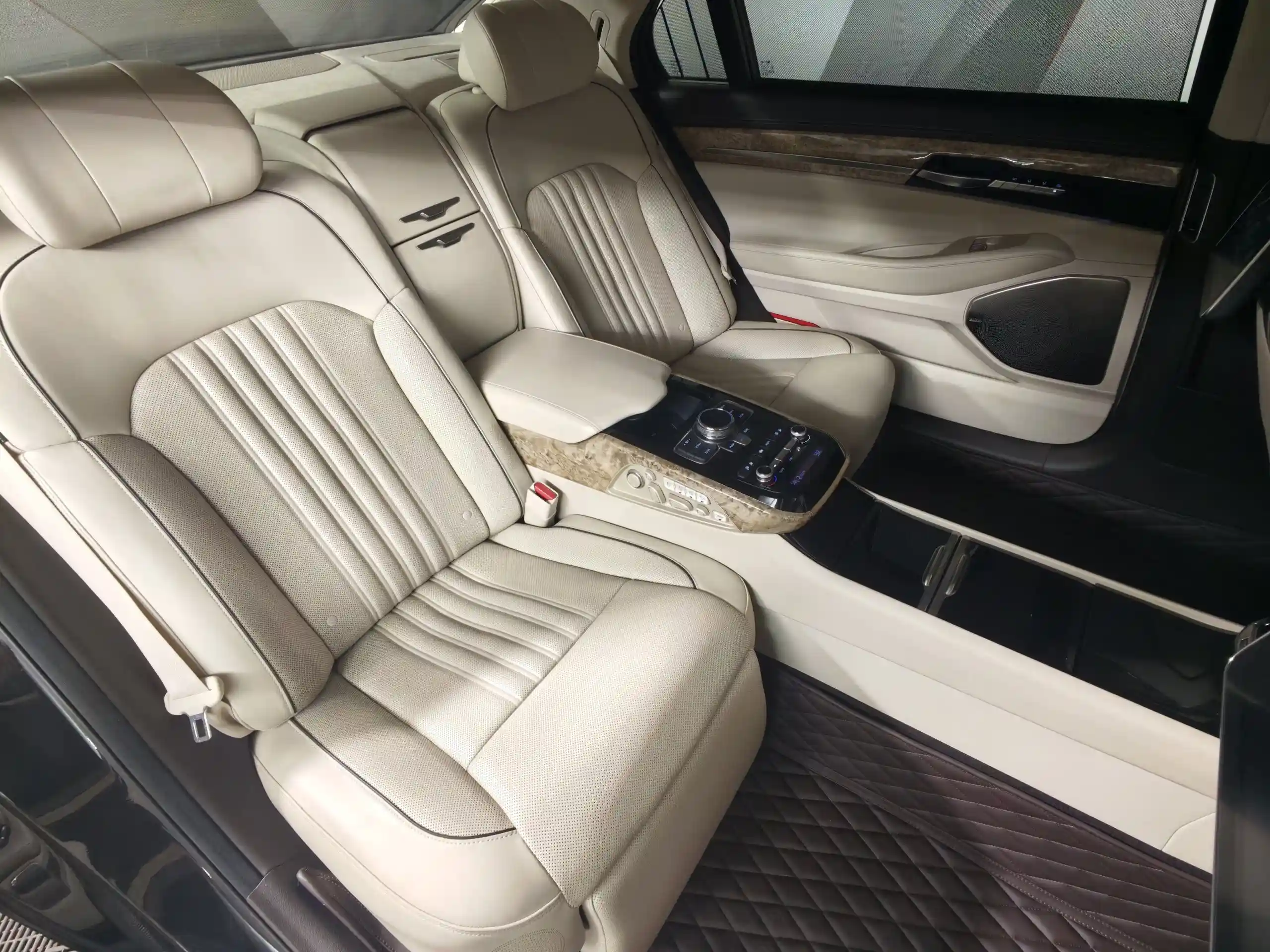 Genesis G90 2018
