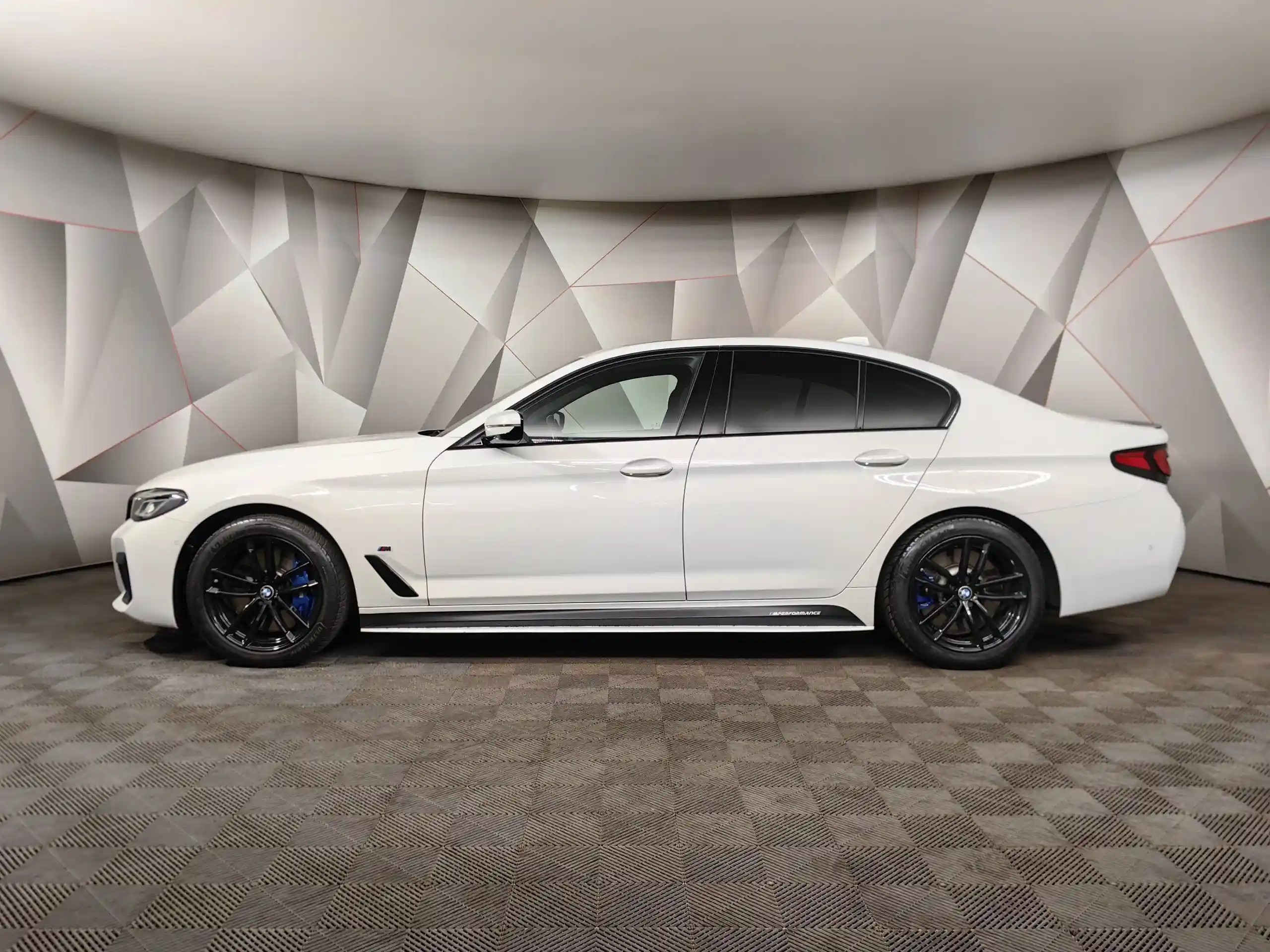 BMW 5 серия 2020