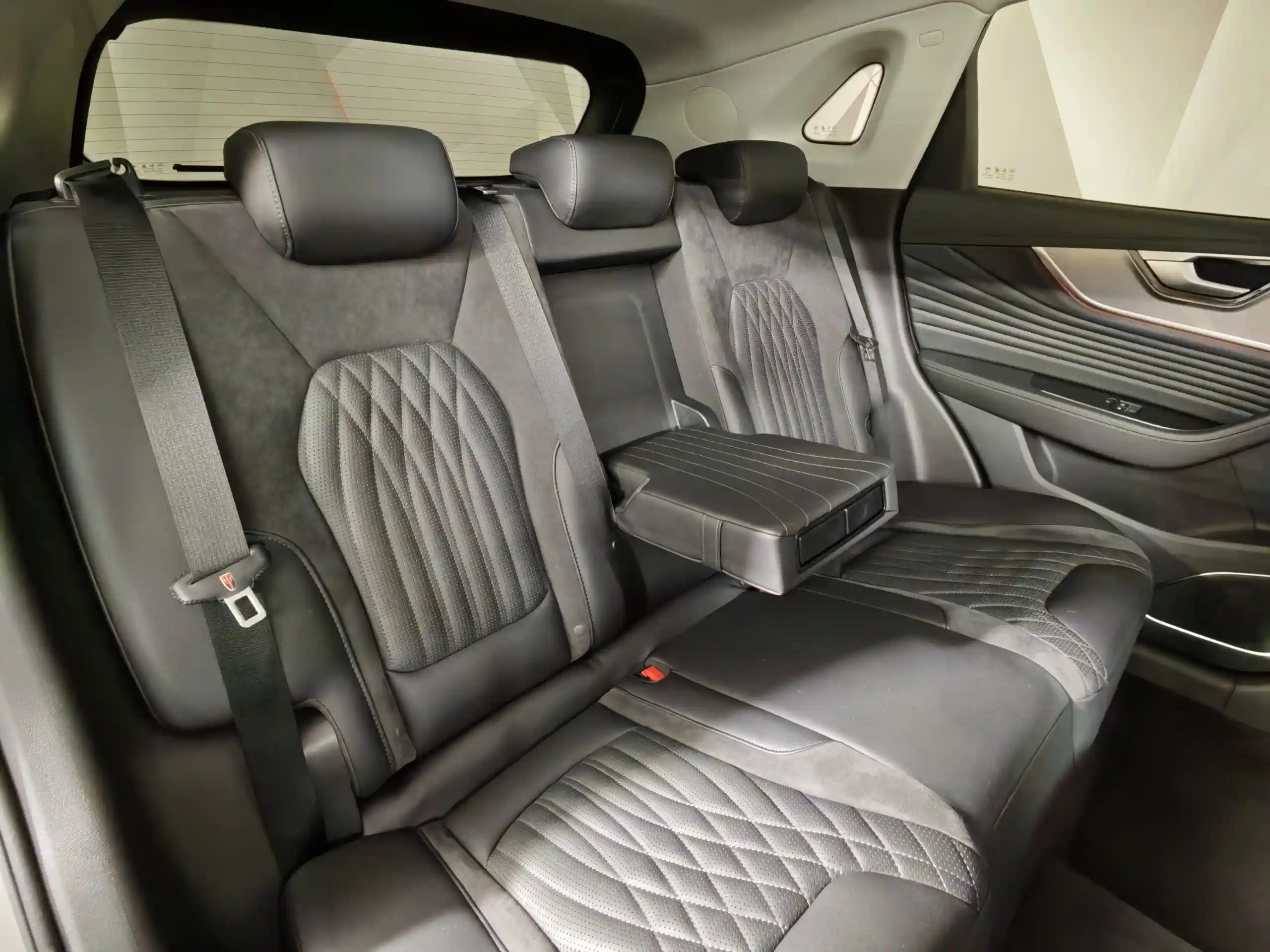 Hongqi HS5 2023