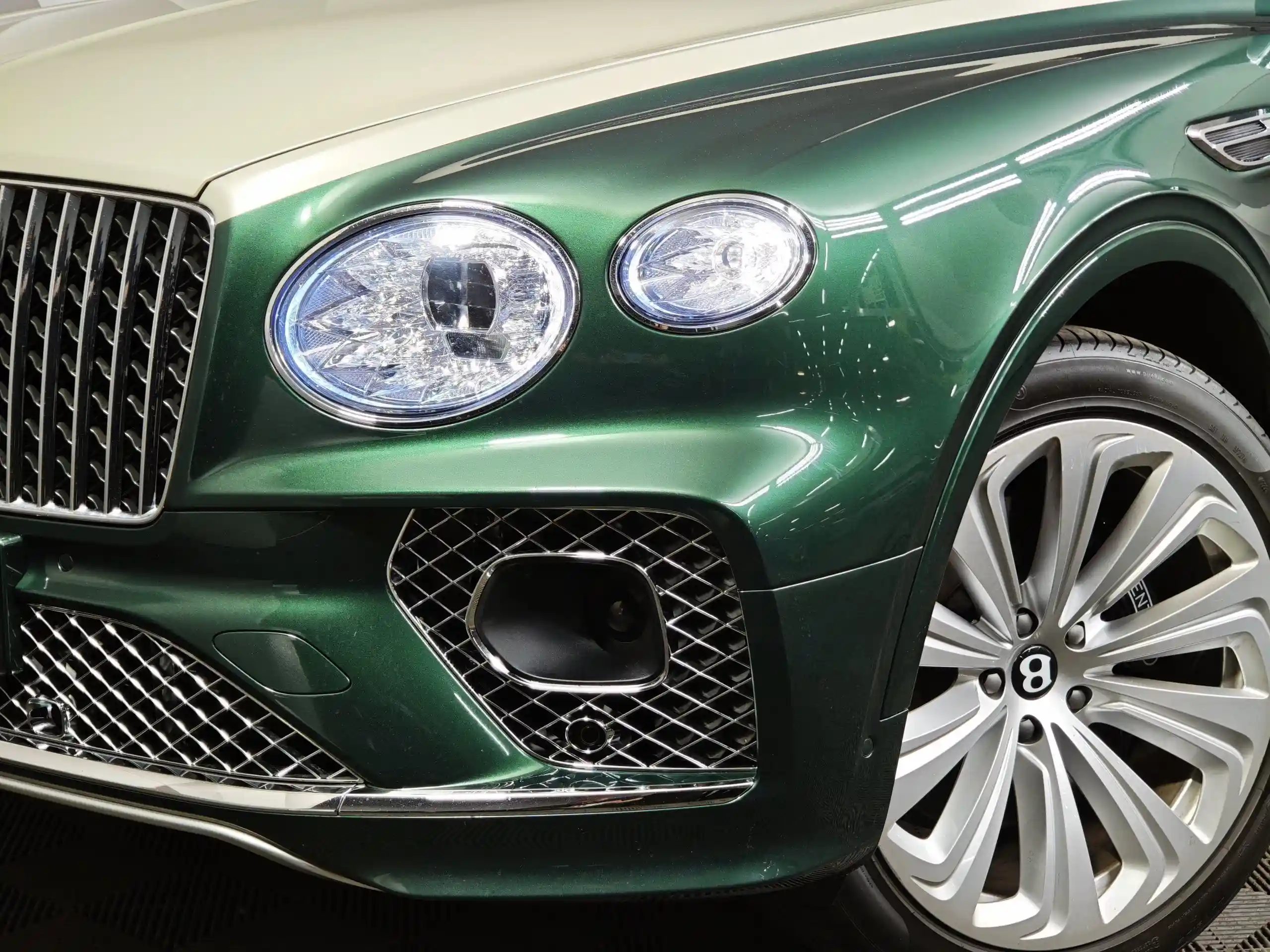 Bentley Bentayga 2023