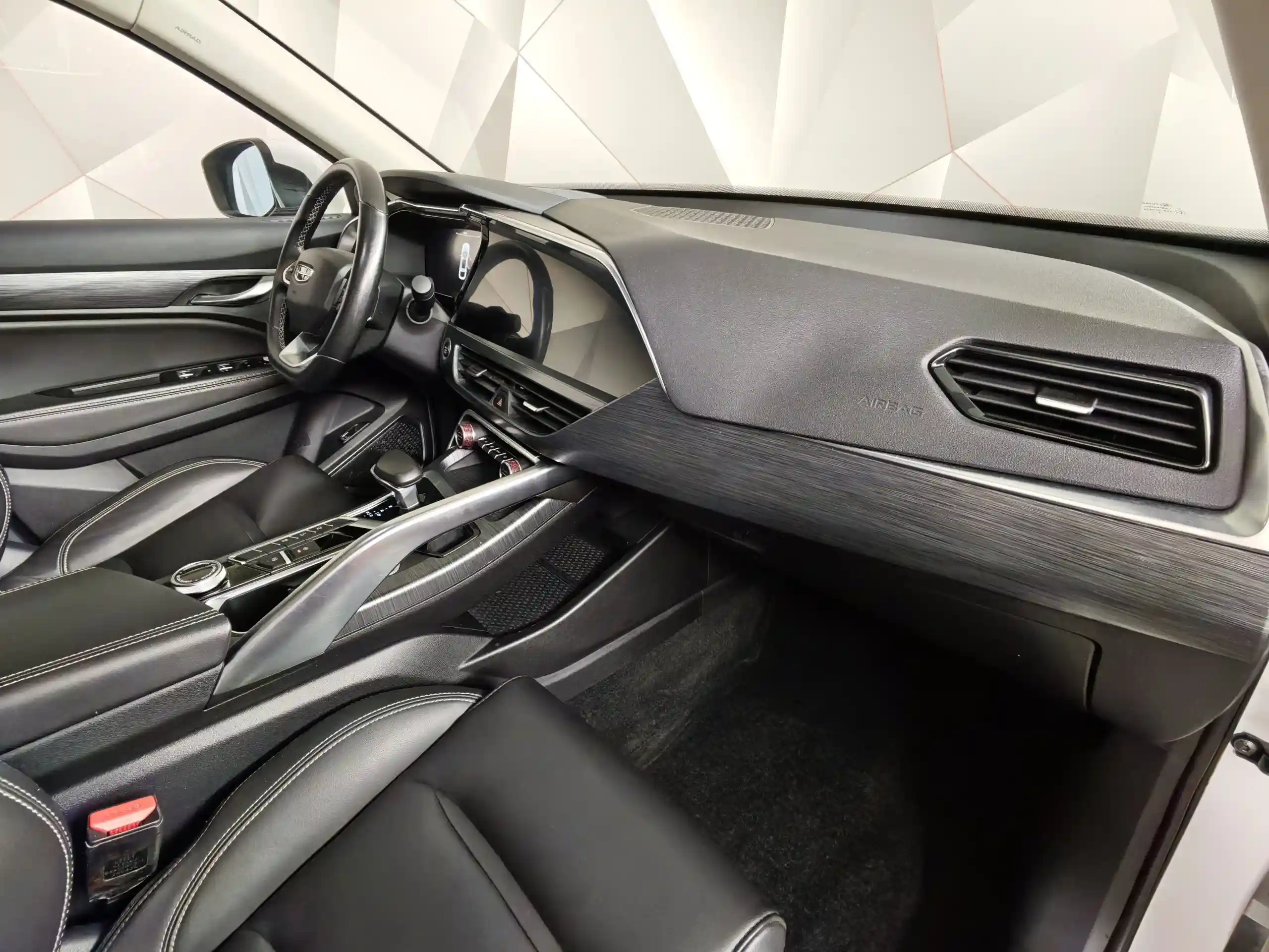 Geely Tugella 2021