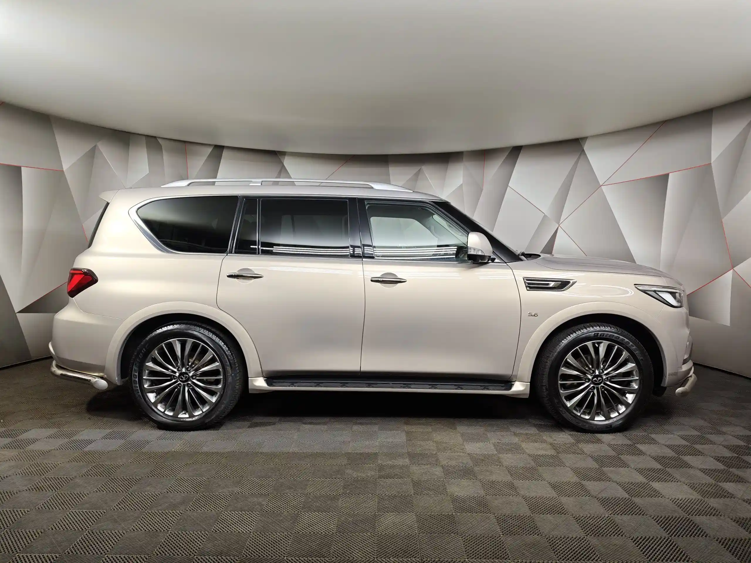 Infiniti QX80 2020