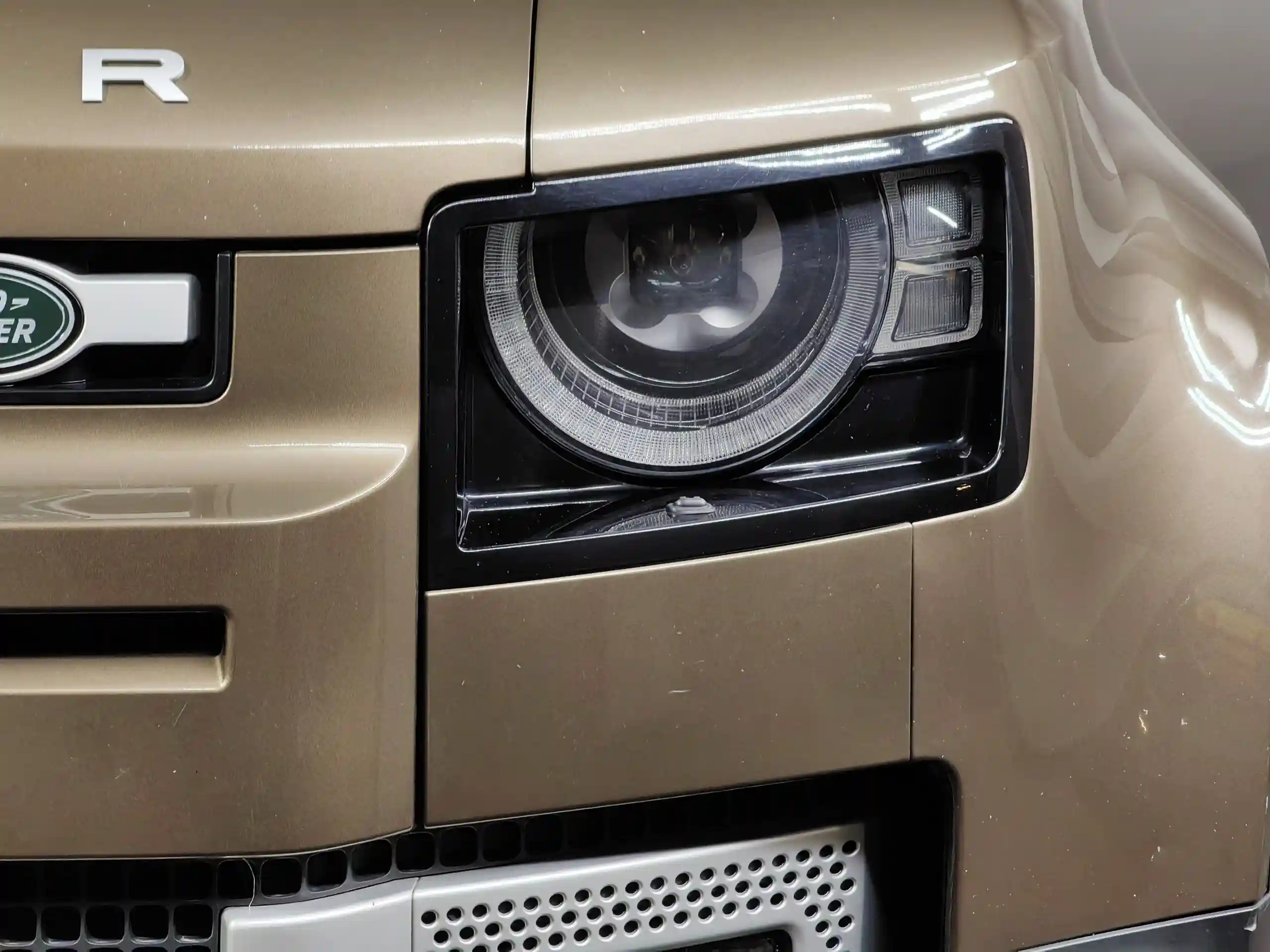 Land Rover Defender 2021