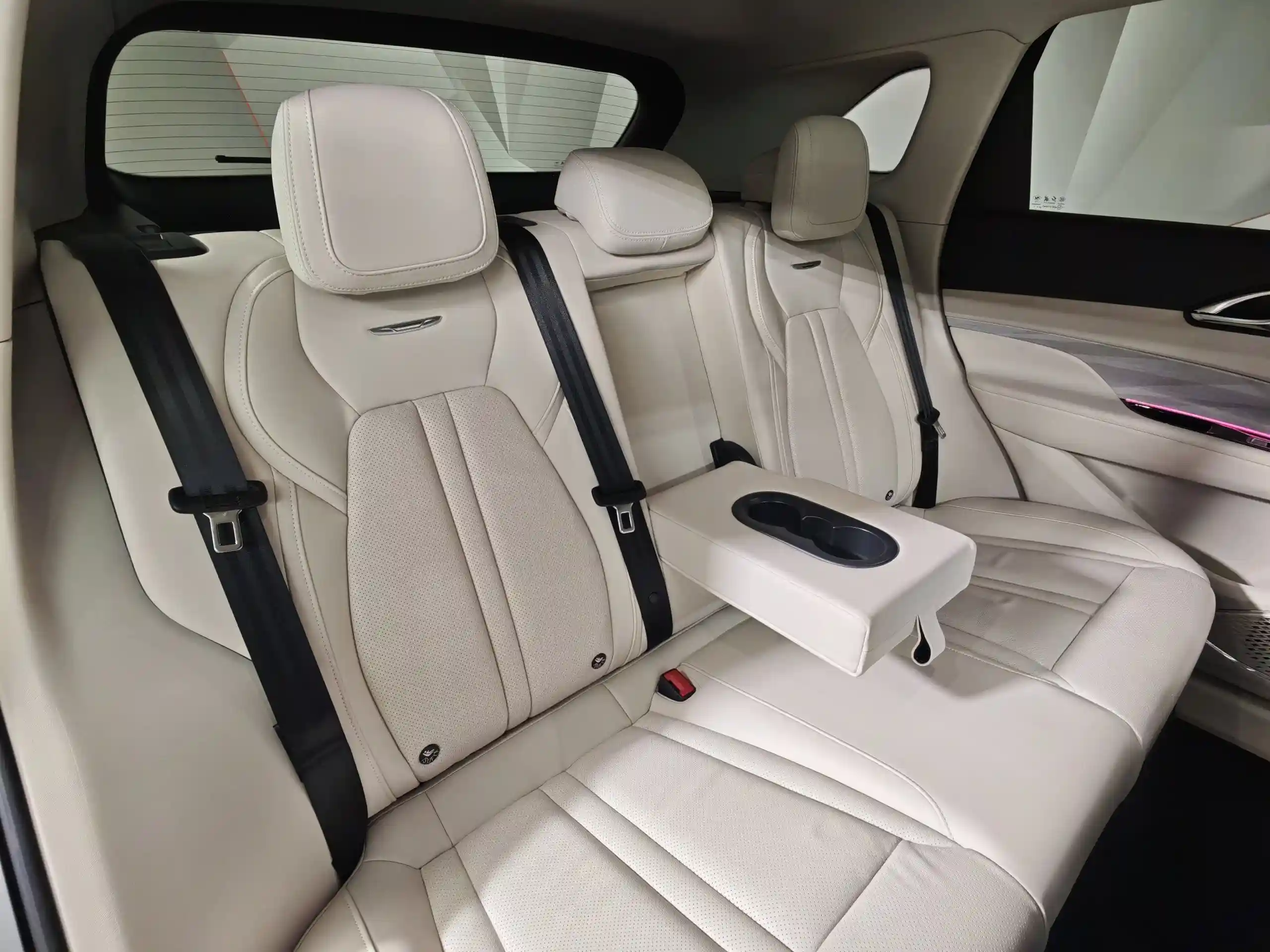 Hongqi HS3 2024