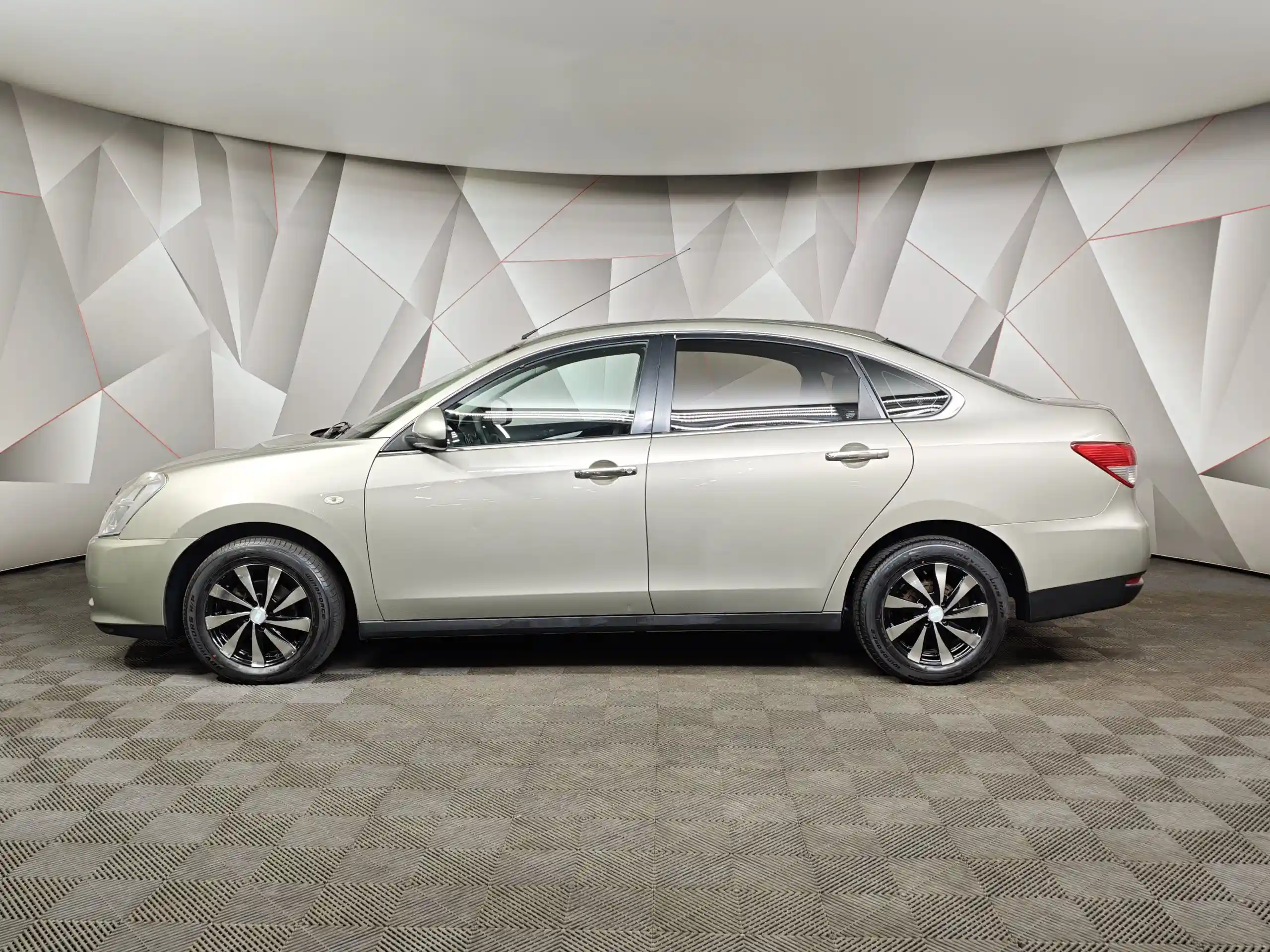 Nissan Almera 2015