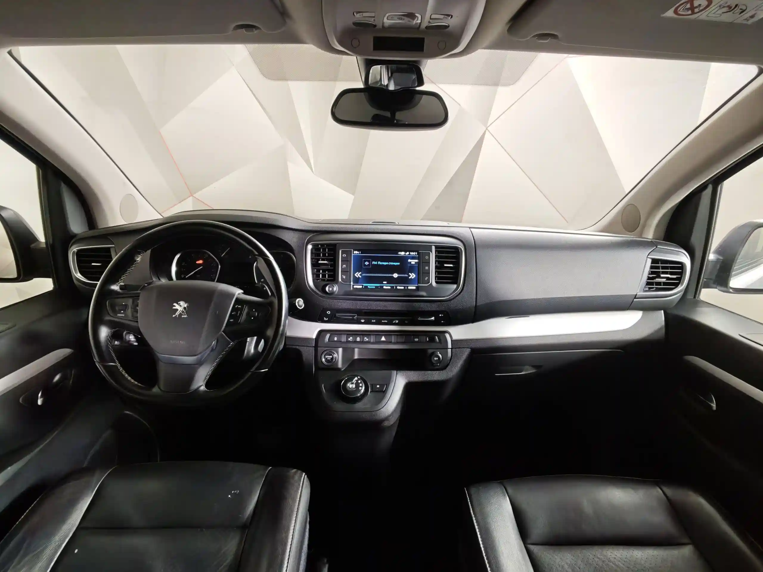 Peugeot Traveller Business 2020