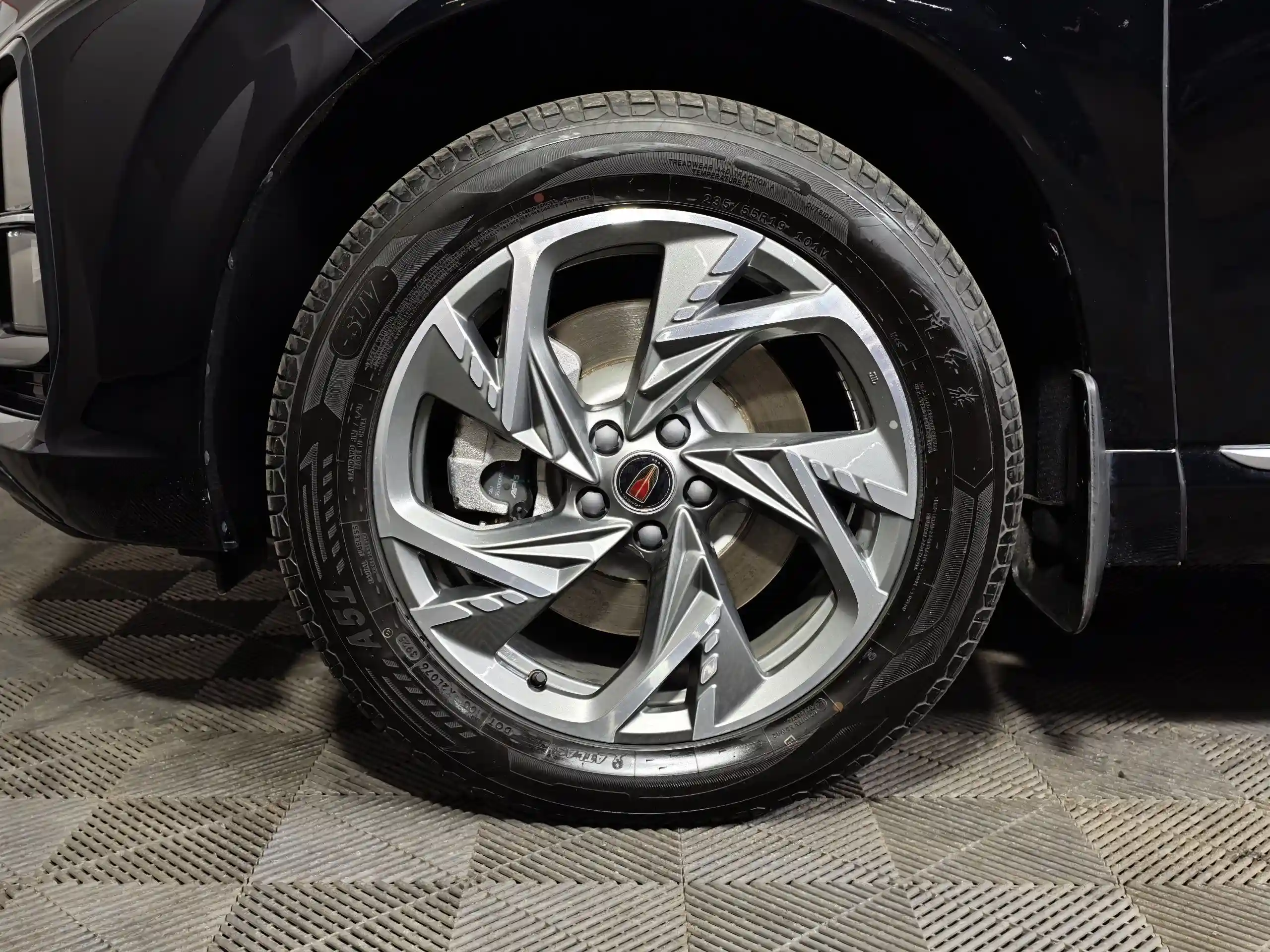Hongqi HS3 2025