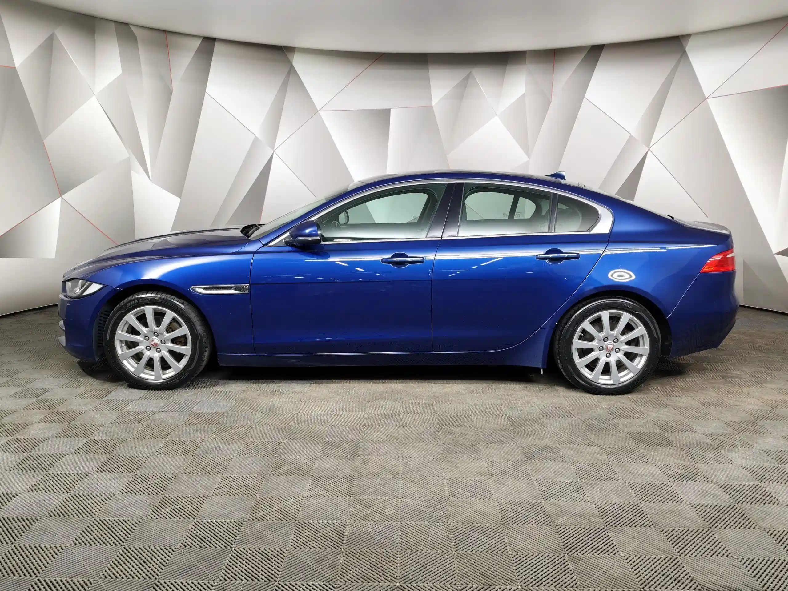 Jaguar XE 2015
