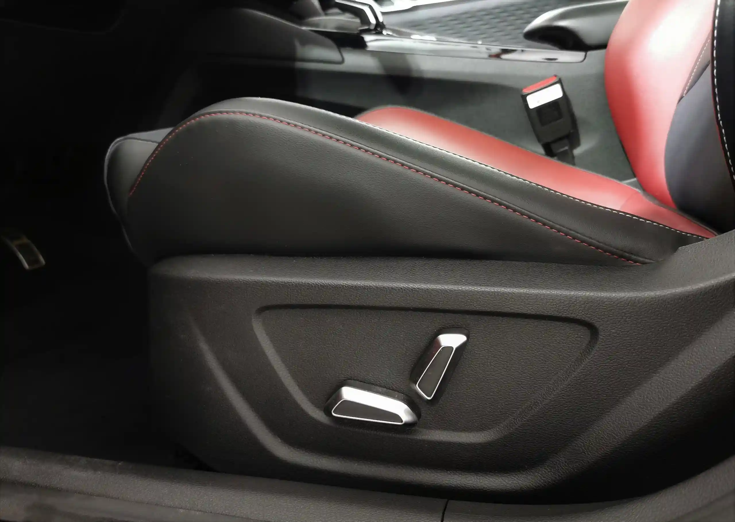 Geely Coolray 2023