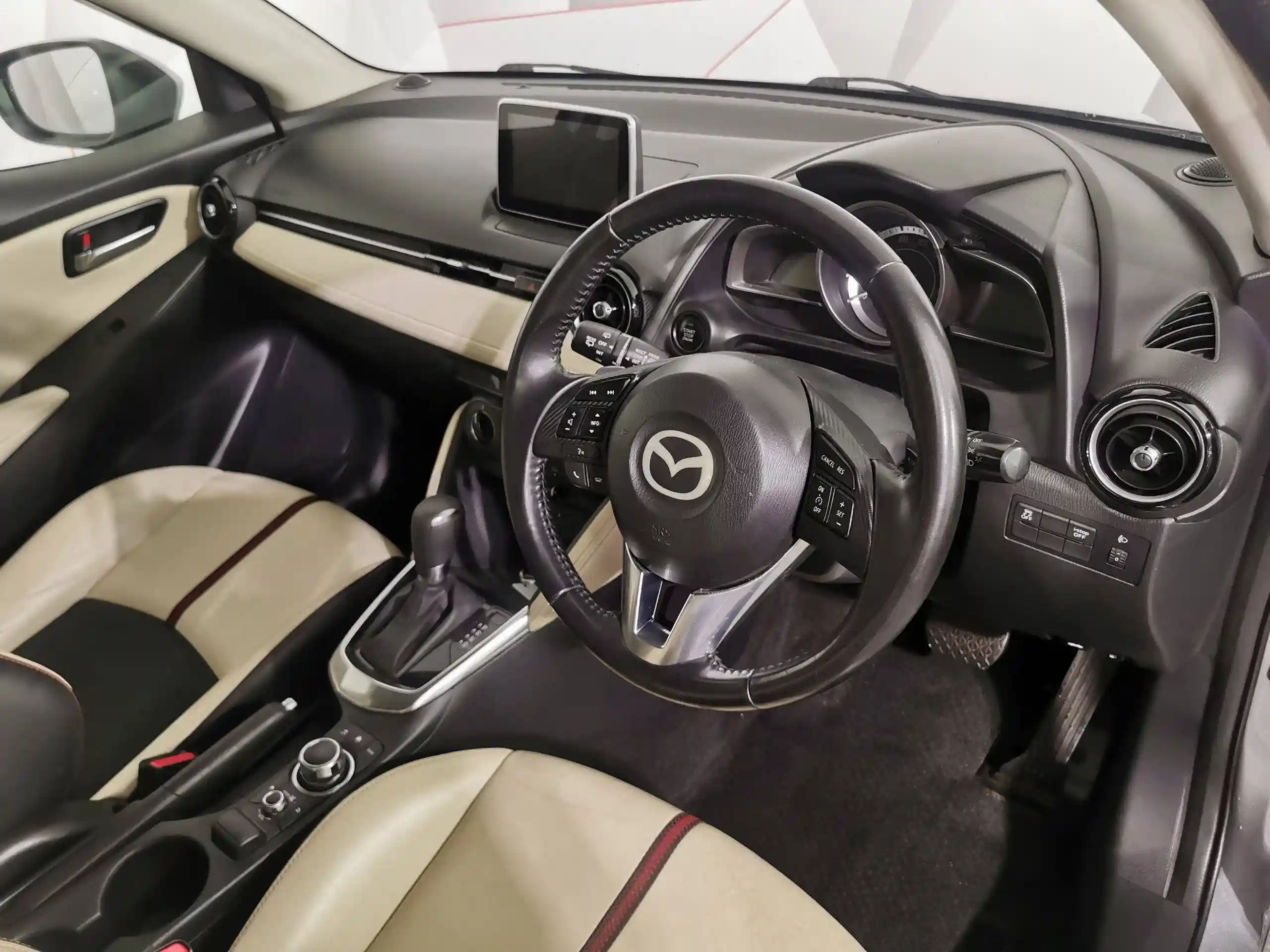 Mazda Demio 2015