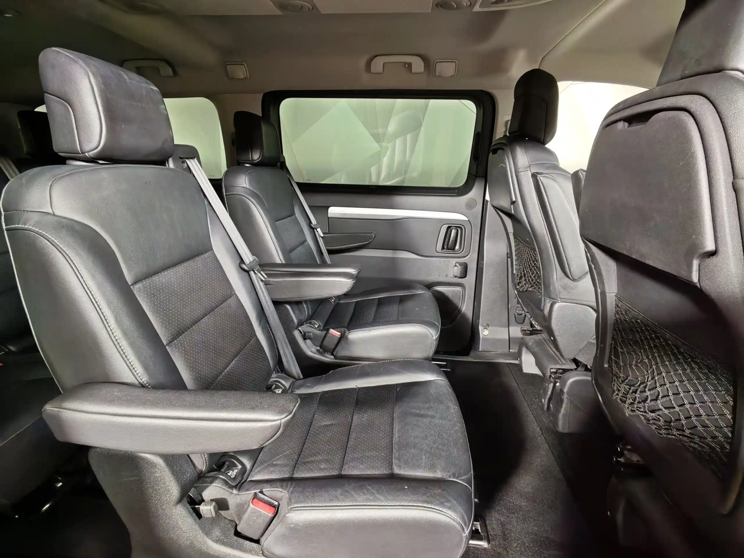 Peugeot Traveller Business 2018