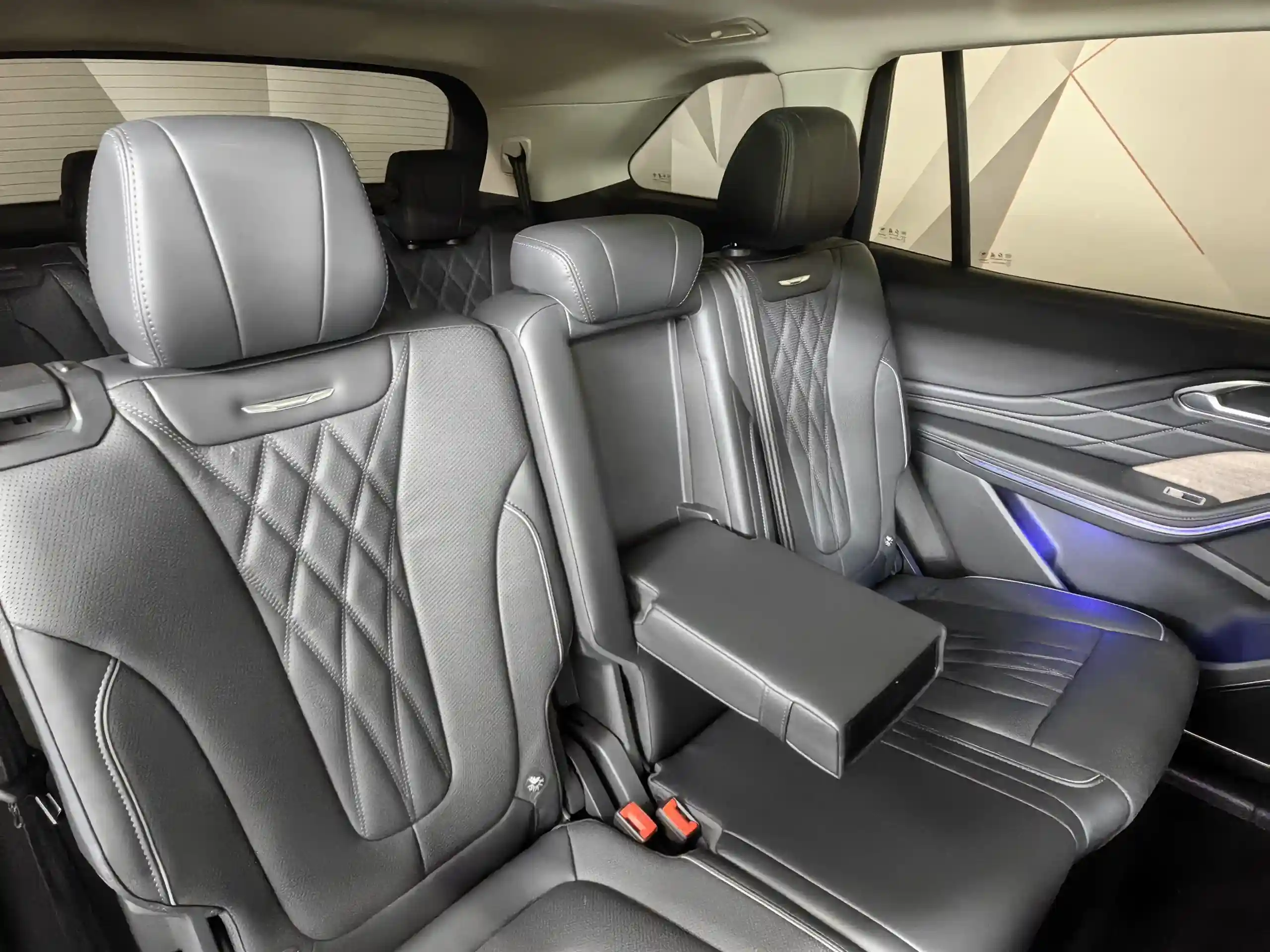 Hongqi HS7 2025