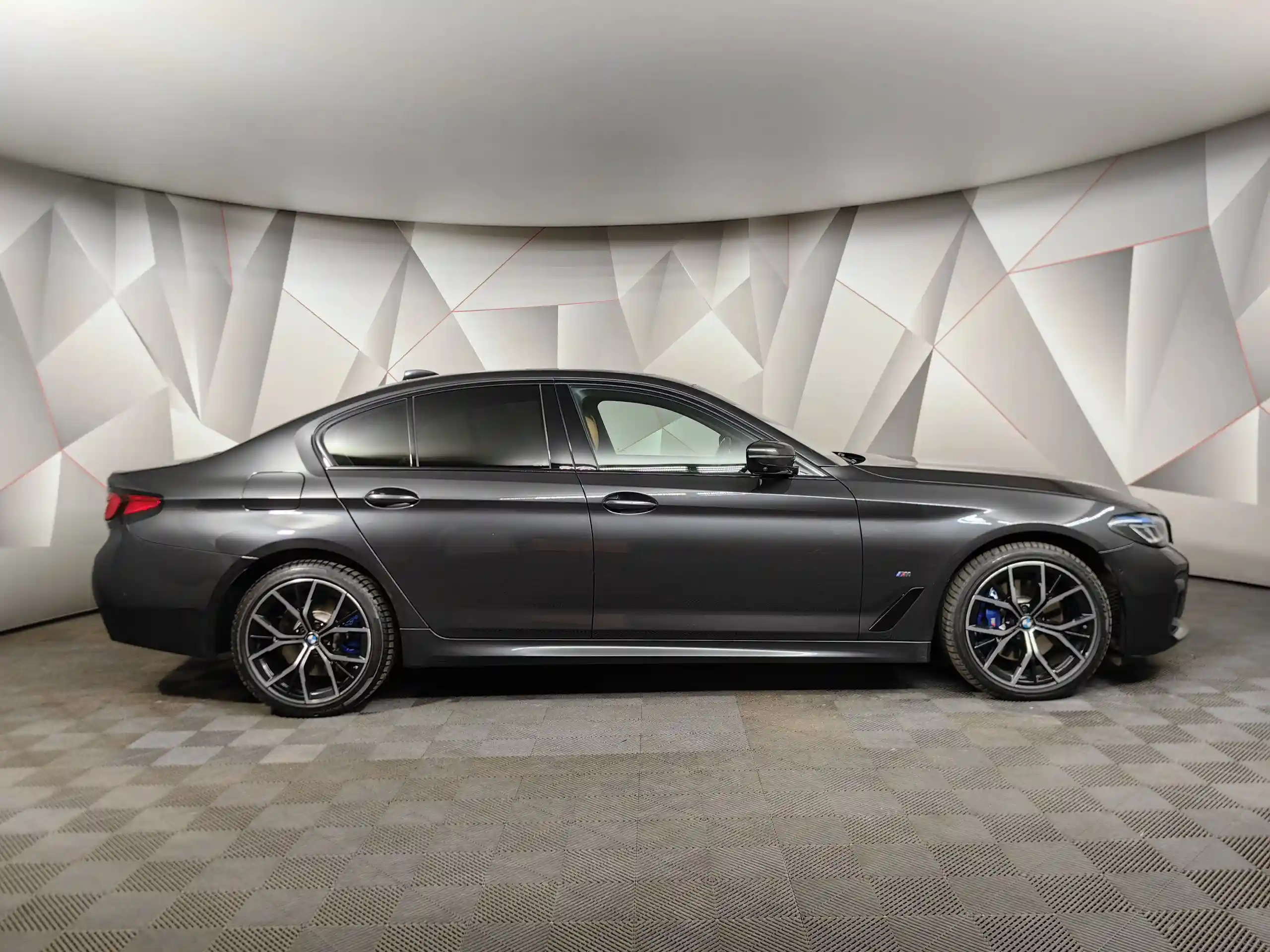 BMW 5 серия 2021