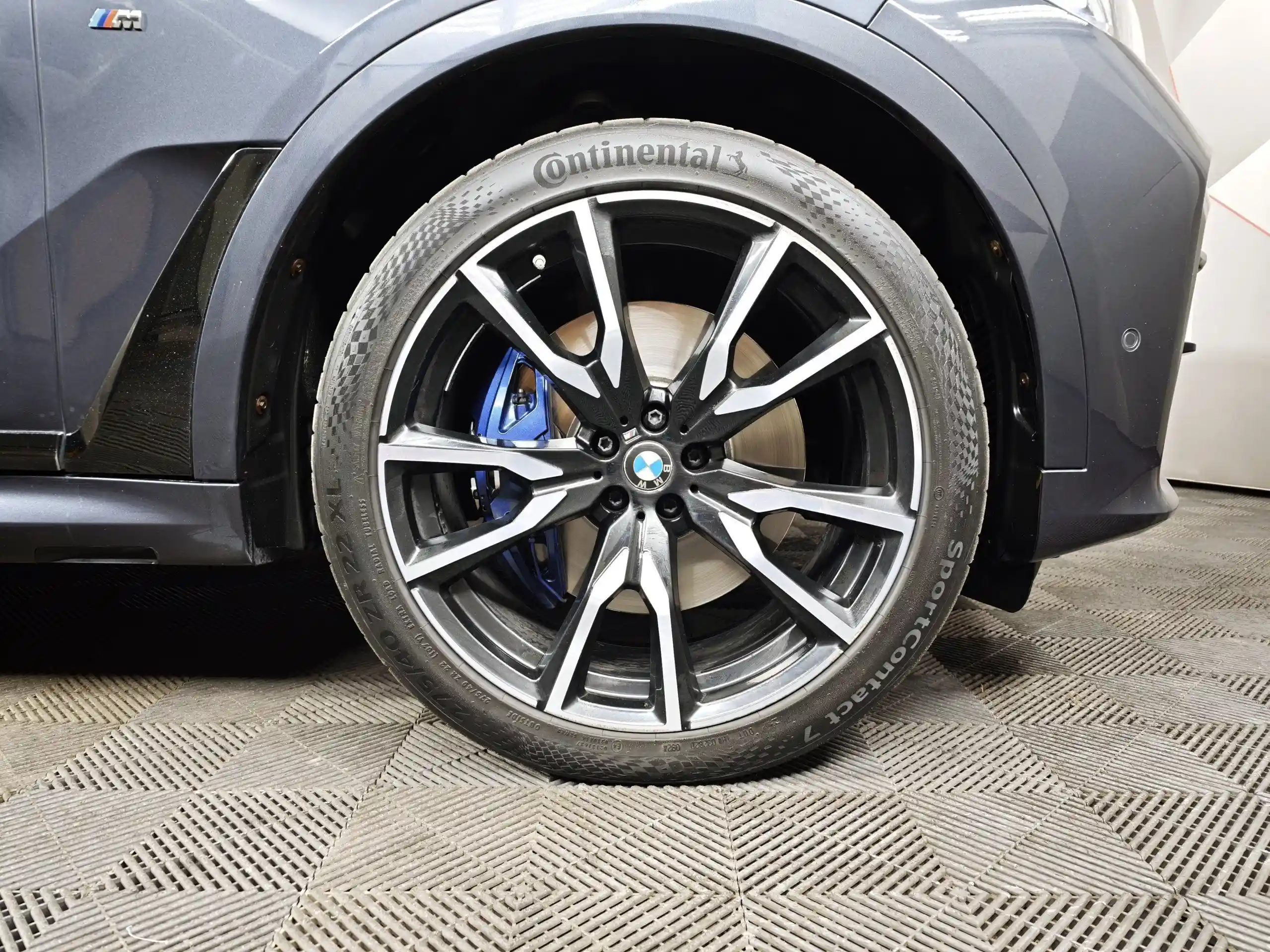BMW X7 2021