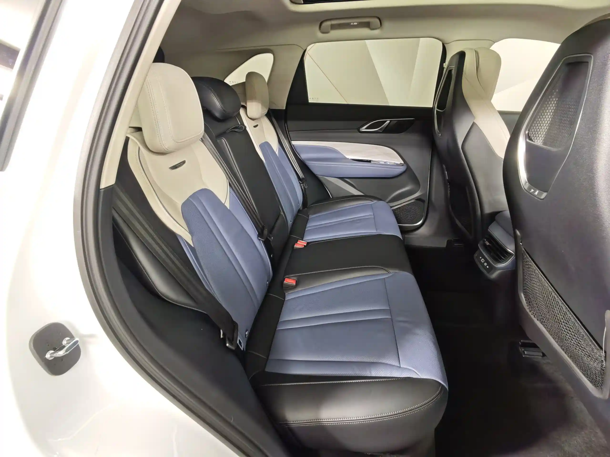 Hongqi HS3 2024