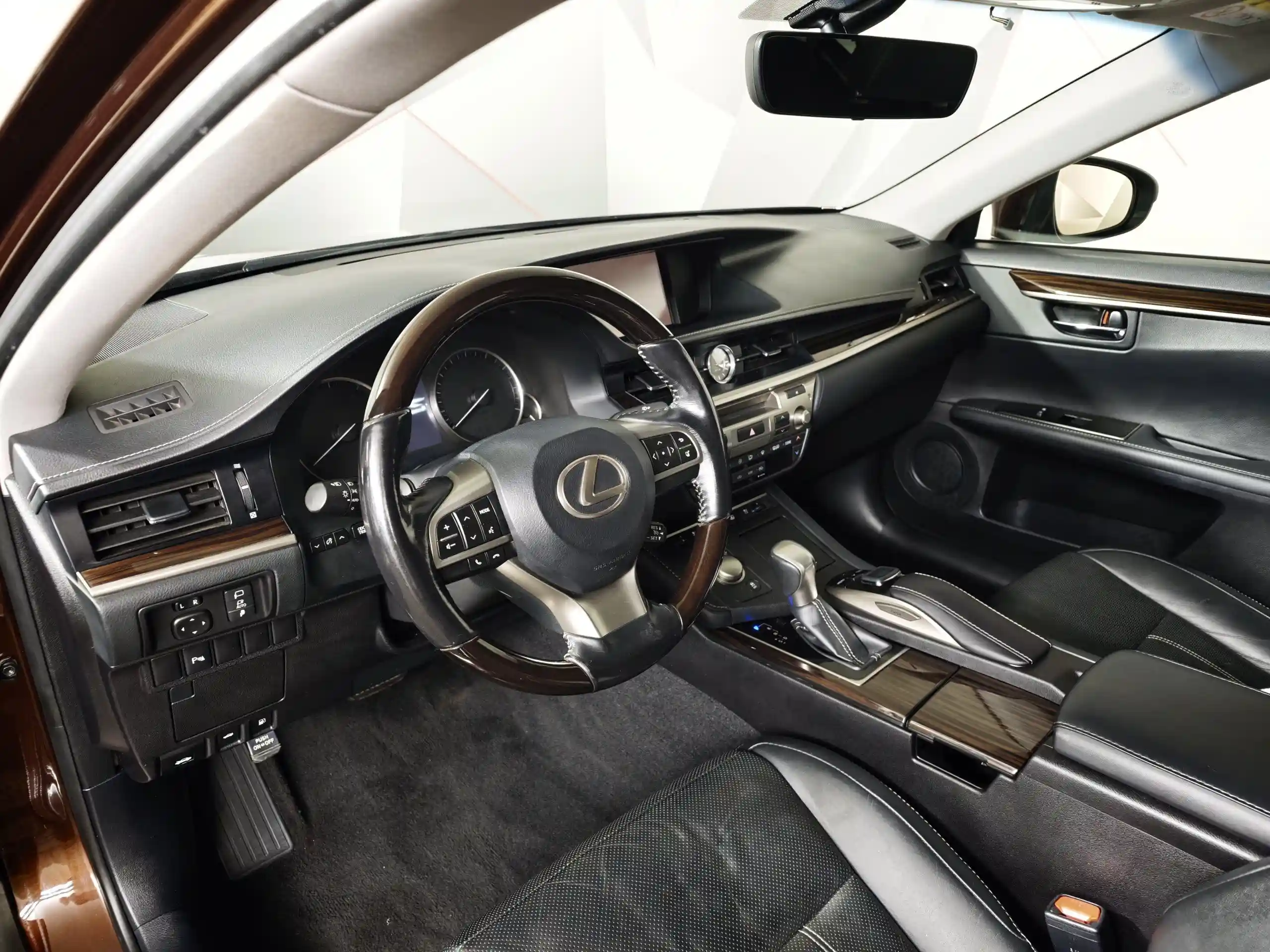 Lexus ES 2016