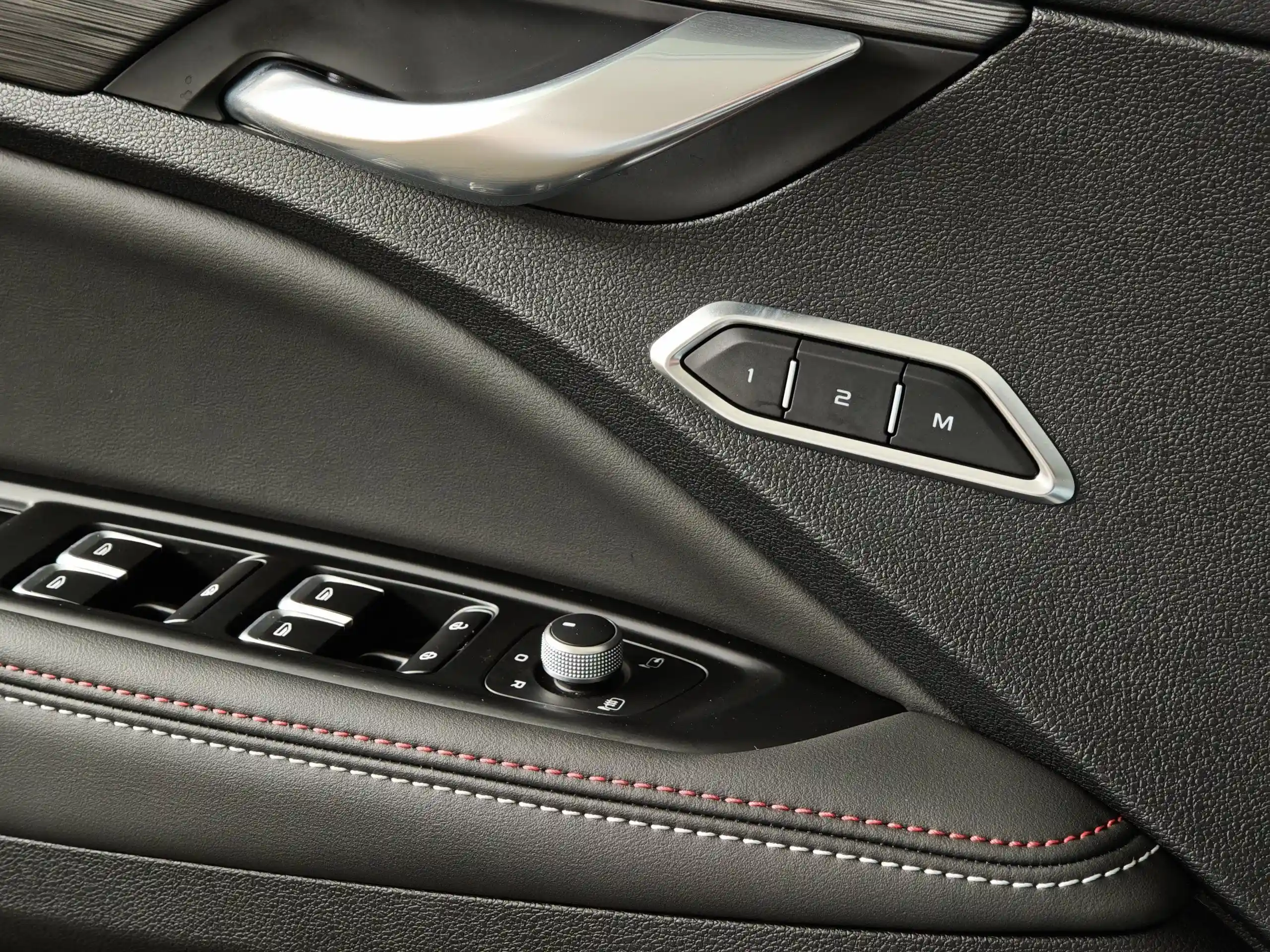 Geely Tugella 2023