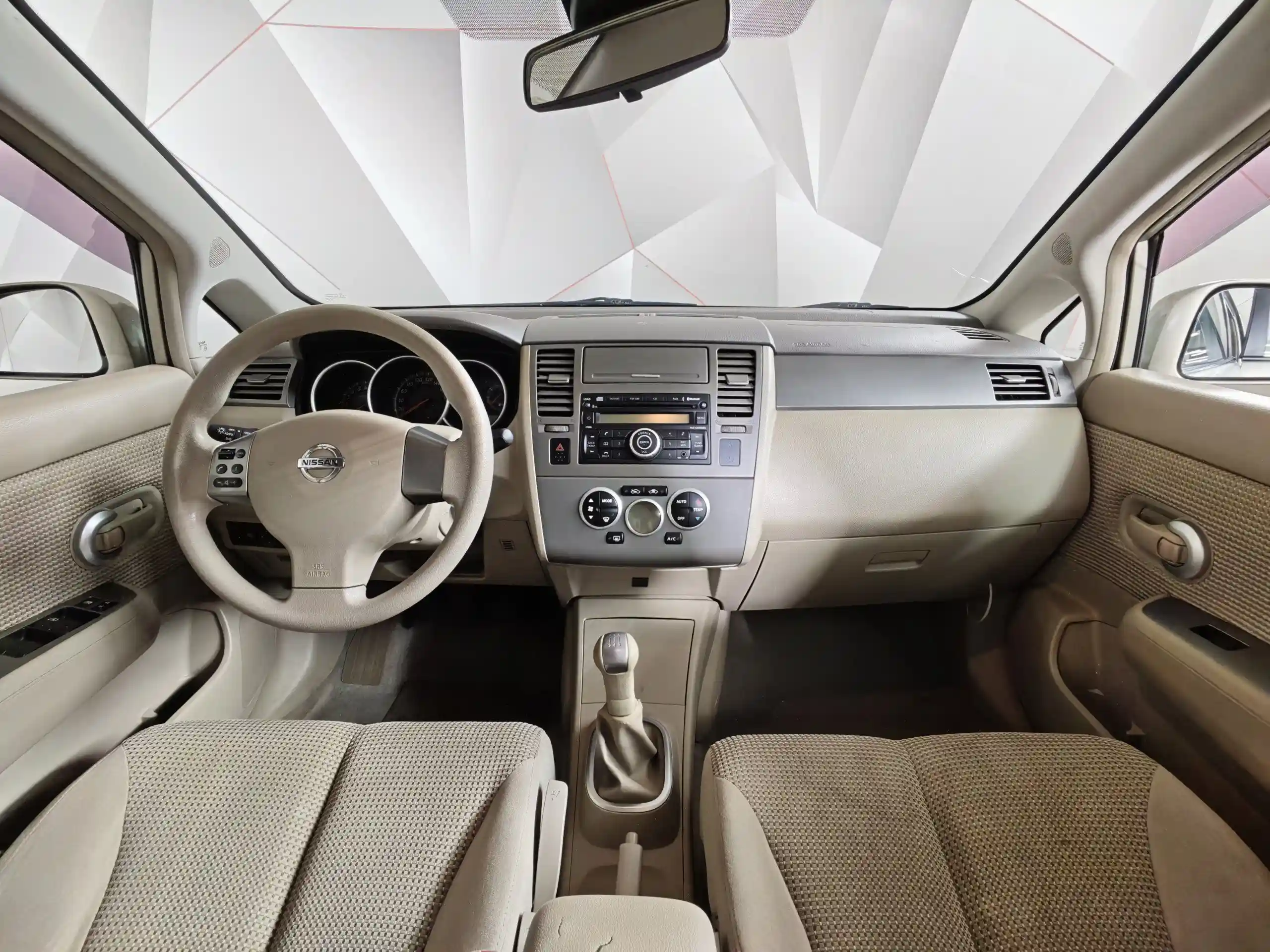 Nissan Tiida 2012